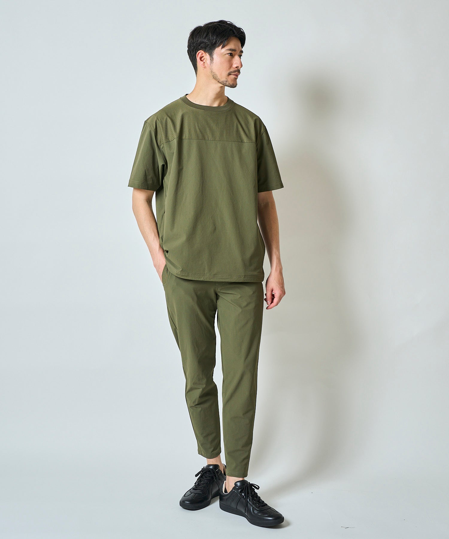 ナイロンストレッチ切替えクルーネックTシャツ