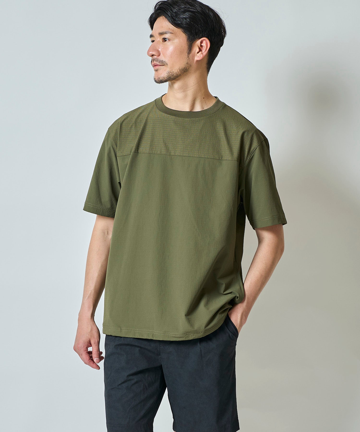 ナイロンストレッチ切替えクルーネックTシャツ