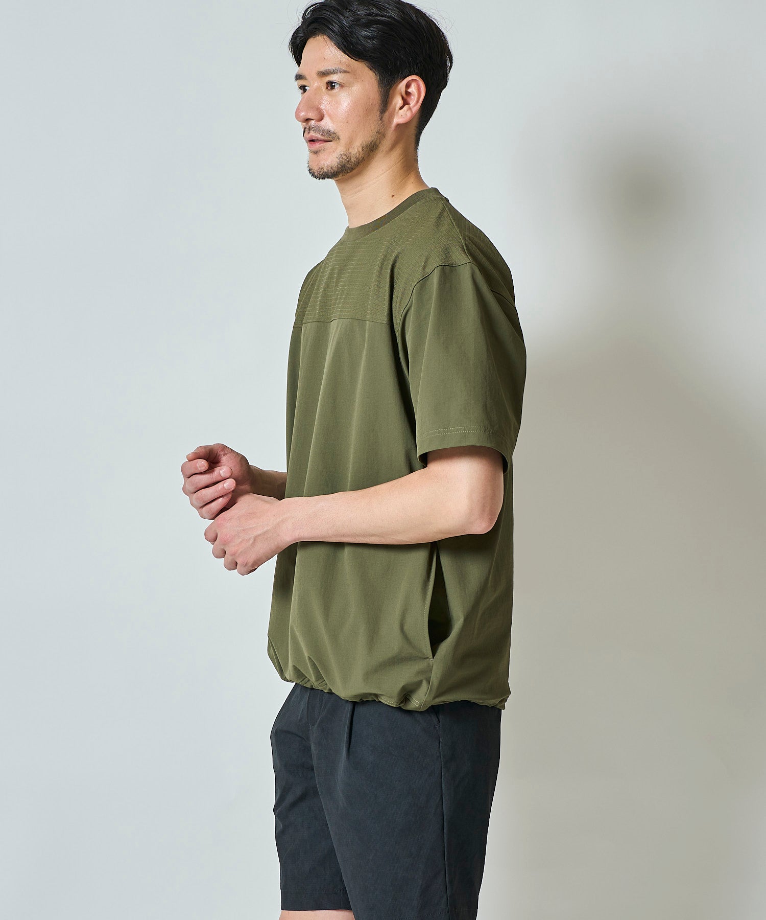 ナイロンストレッチ切替えクルーネックTシャツ