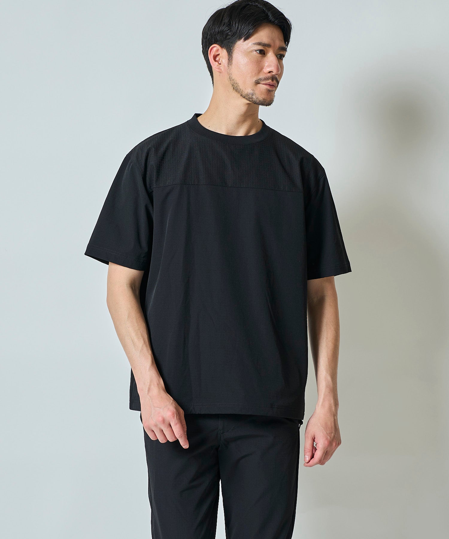 ナイロンストレッチ切替えクルーネックTシャツ