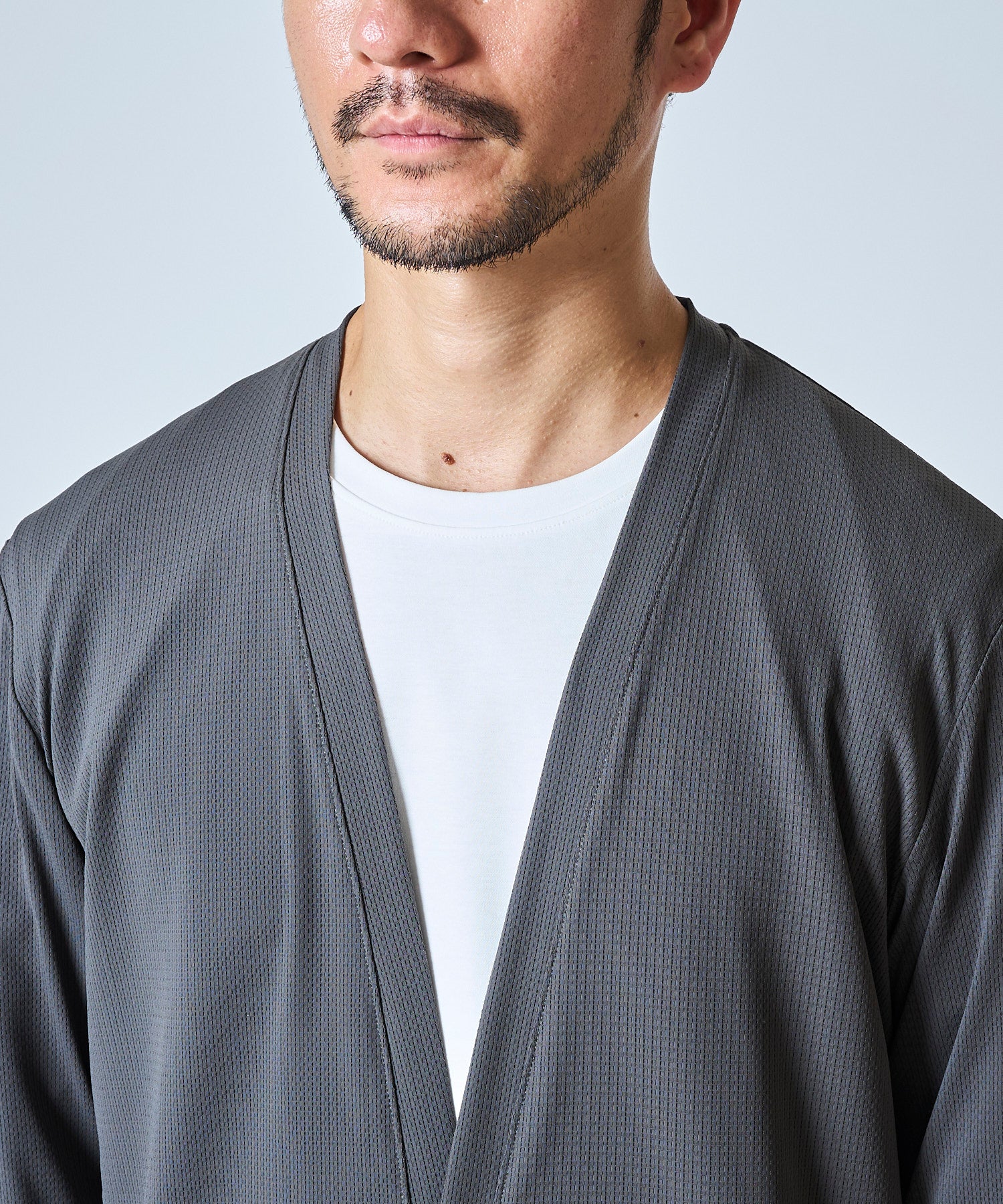 サラッとした肌ざわりの良いストレッチカーディガン