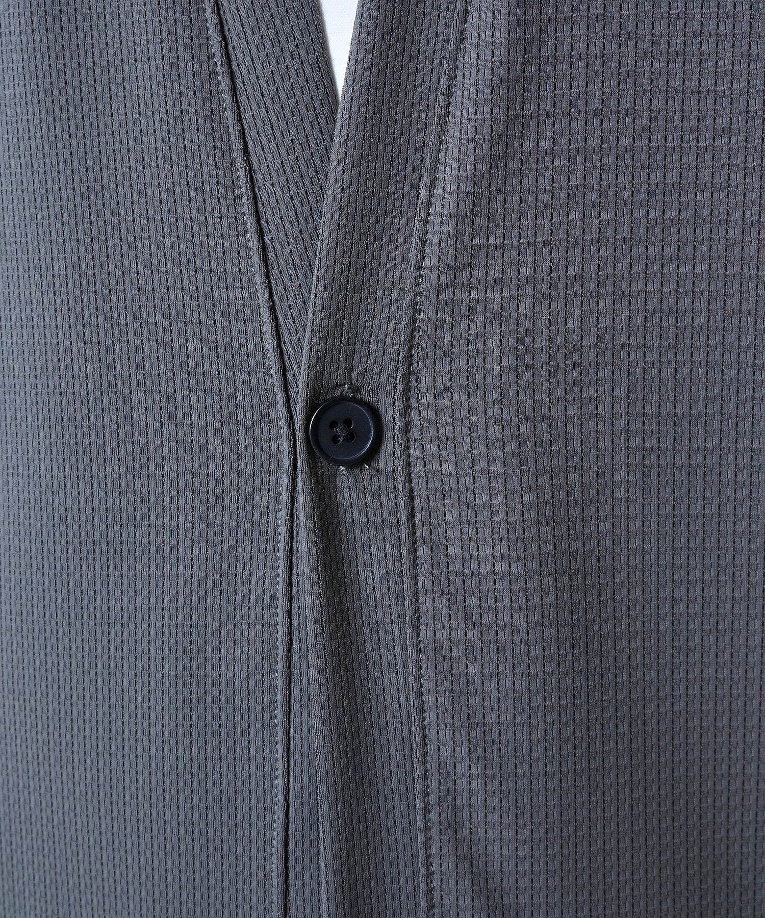 サラッとした肌ざわりの良いストレッチカーディガン