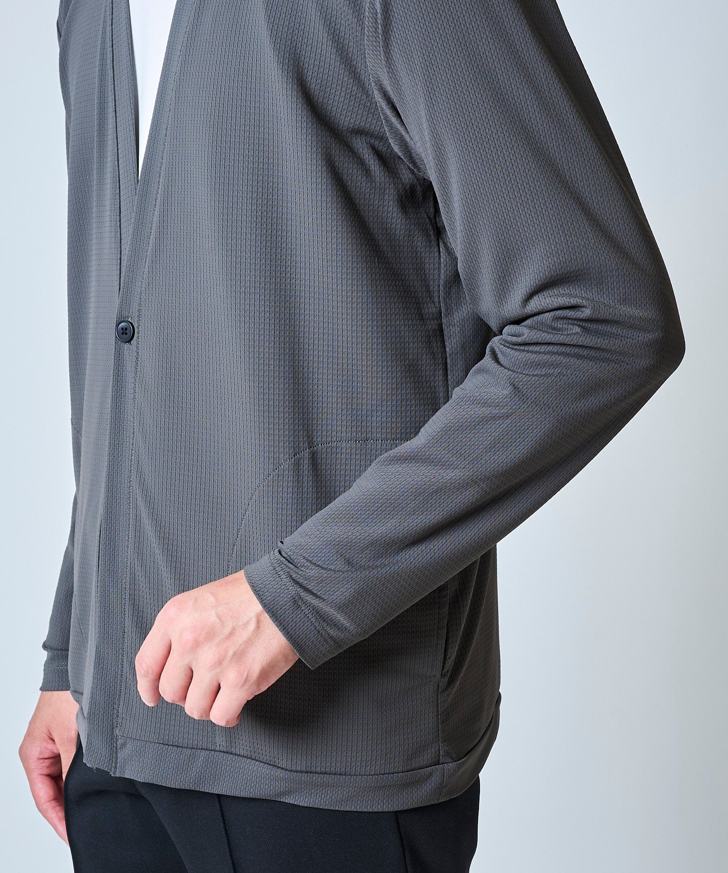 サラッとした肌ざわりの良いストレッチカーディガン