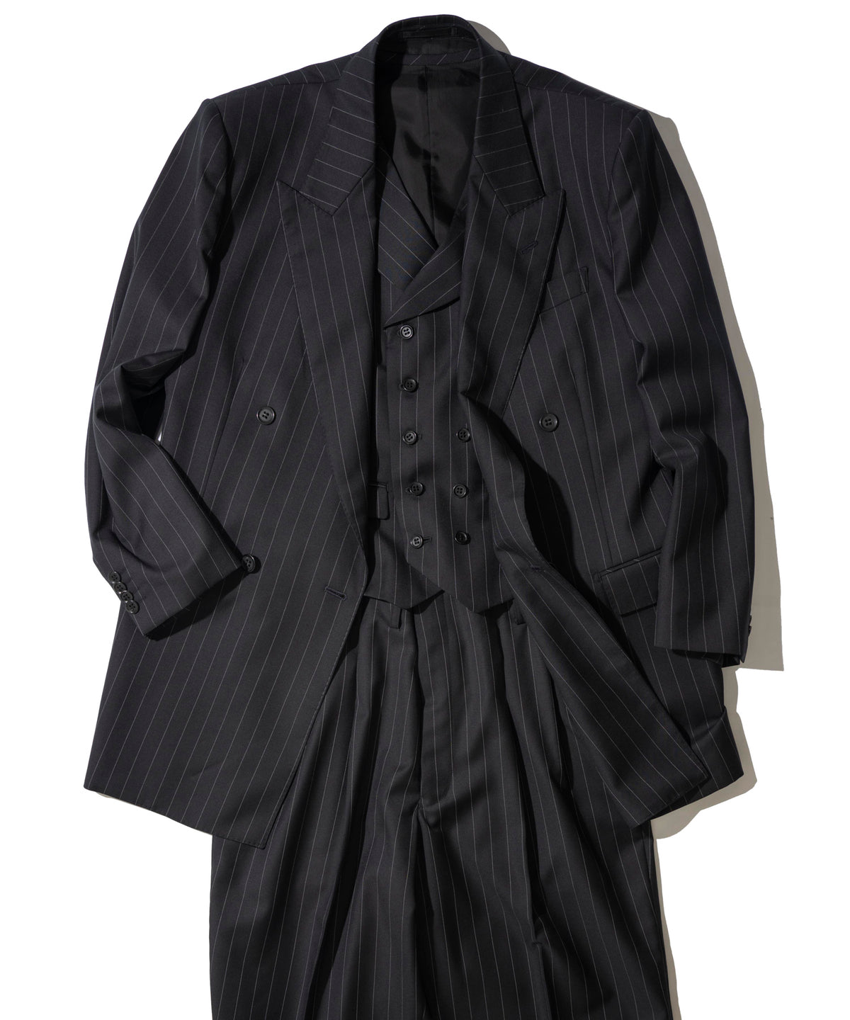 【受注生産:2月お渡し】 【あぶない刑事 × KAZUTAKA KATOH】 ピンドットストライプ3Pダブルスーツ 40周年記念ハンガー付