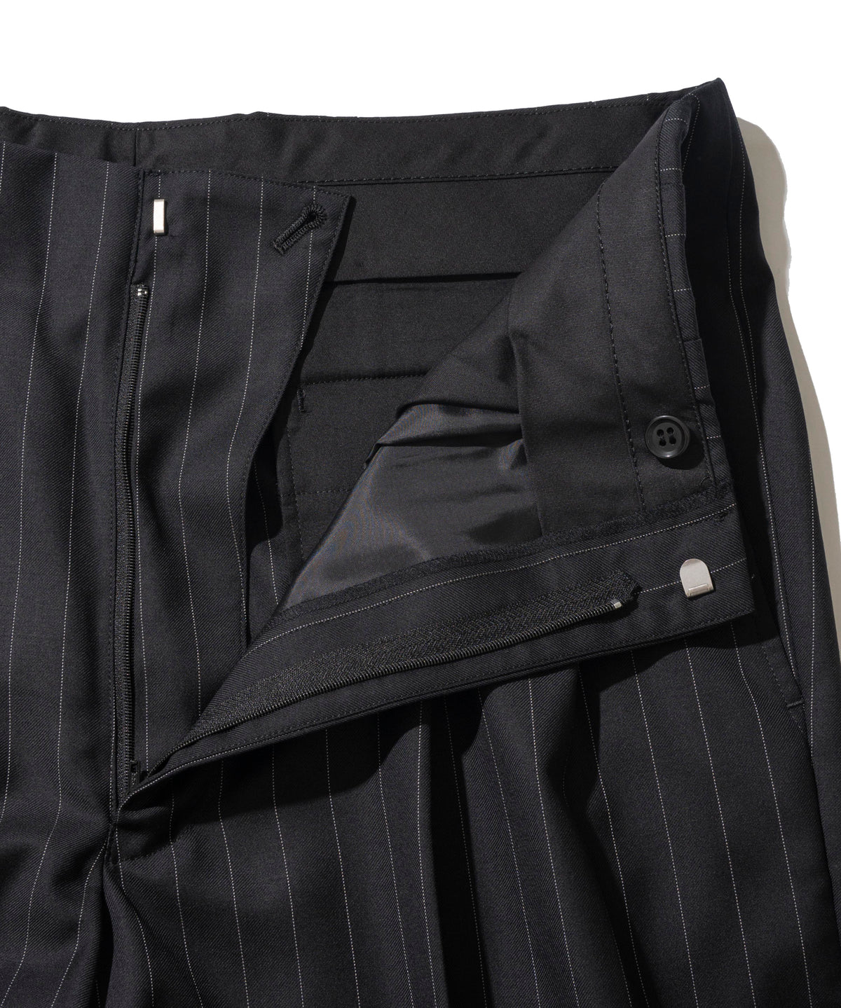 【受注生産:2月お渡し】 【あぶない刑事 × KAZUTAKA KATOH】 ピンドットストライプ3Pダブルスーツ 40周年記念ハンガー付