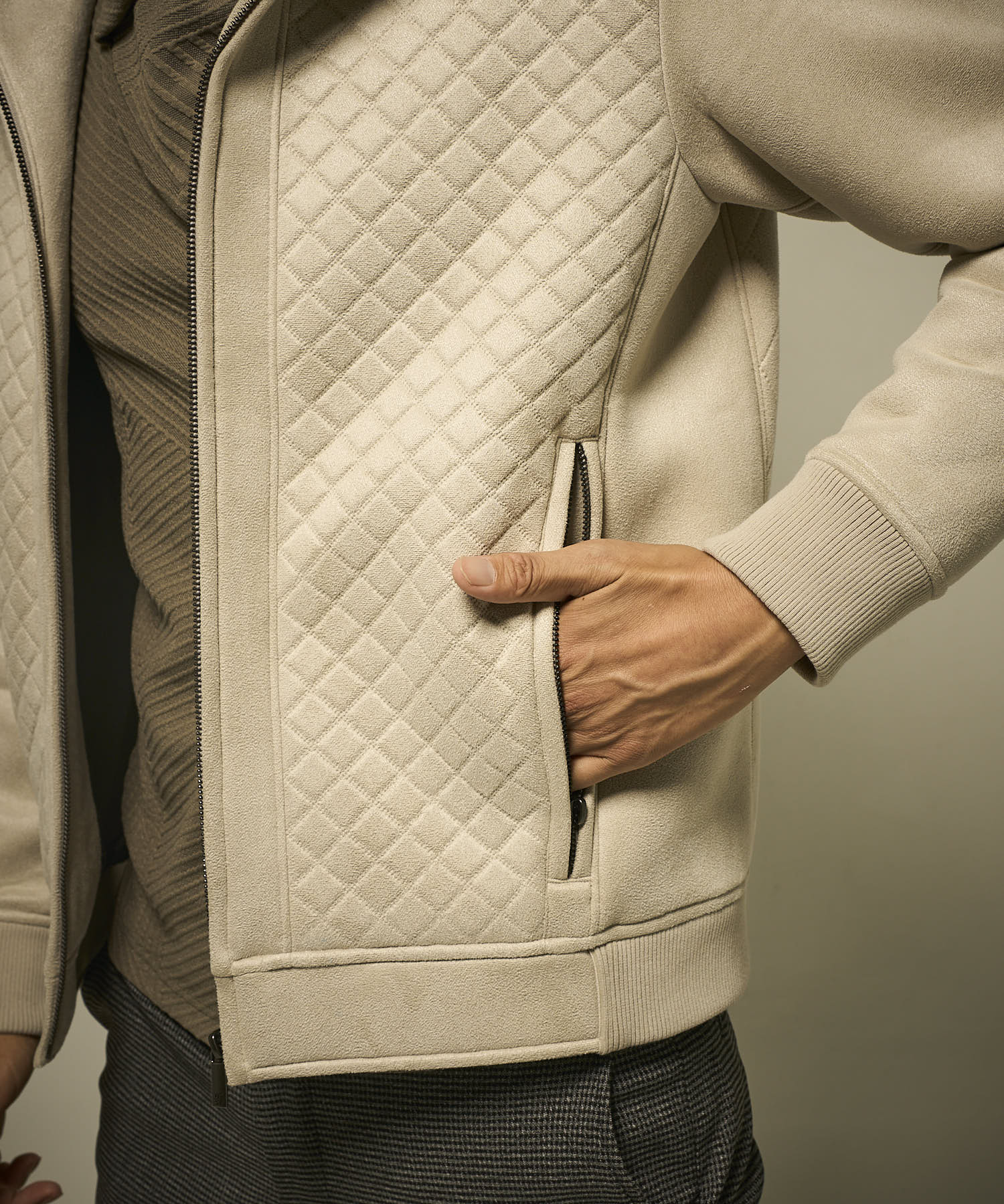 エンボスフードブルゾン