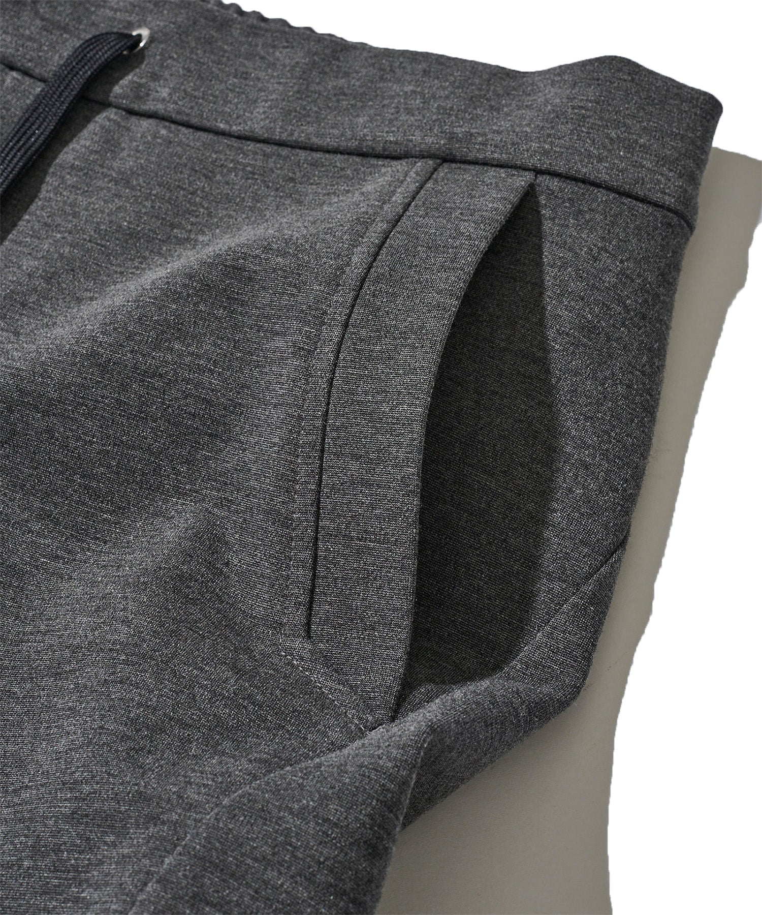 ストレッチポンチツイストテーパードパンツ