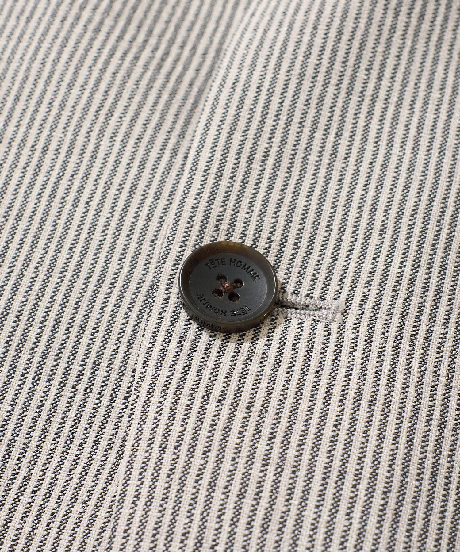 軽量 防シワ 通気性の良いリネンライクなブッチャージャケット