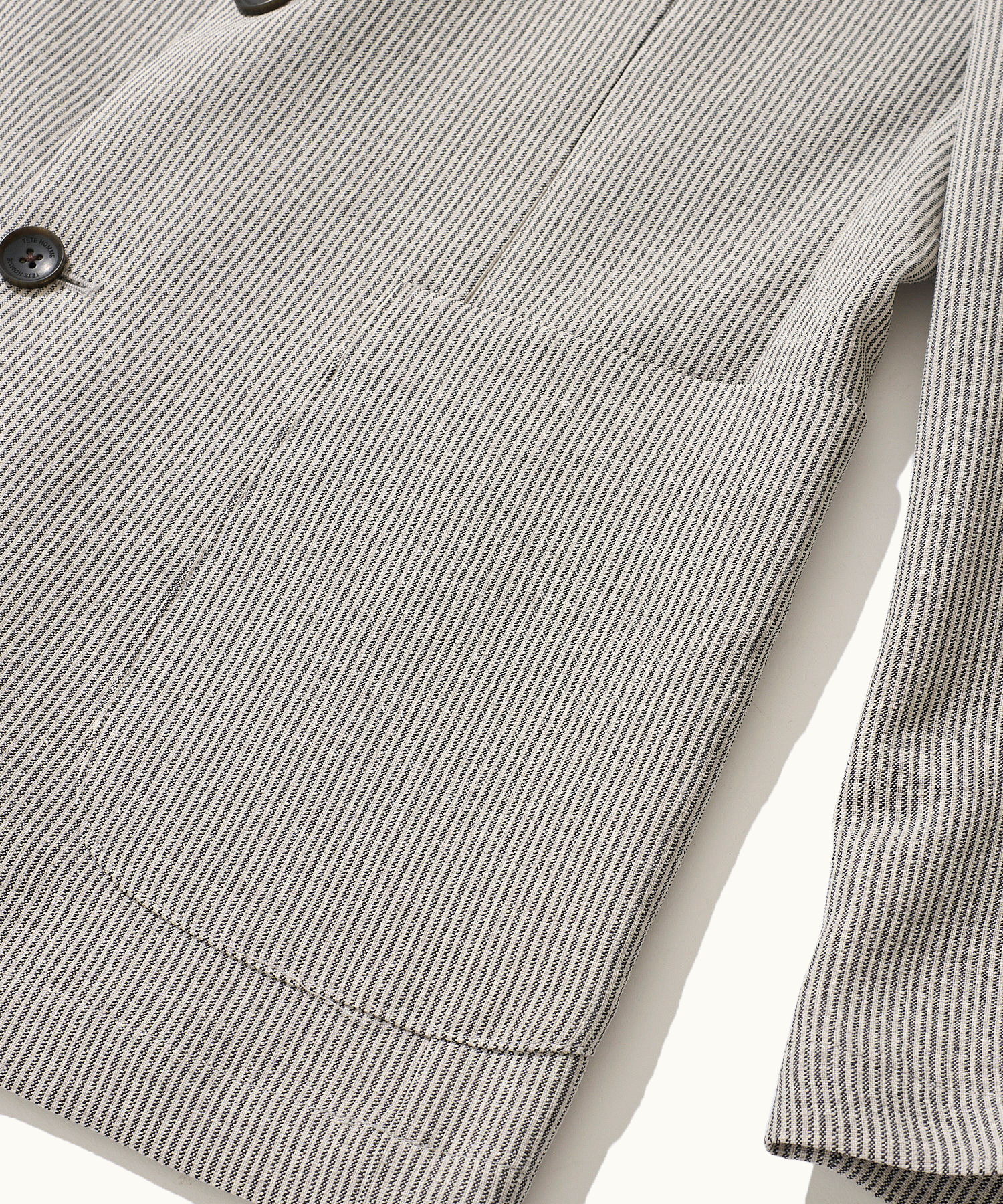 軽量 防シワ 通気性の良いリネンライクなブッチャージャケット