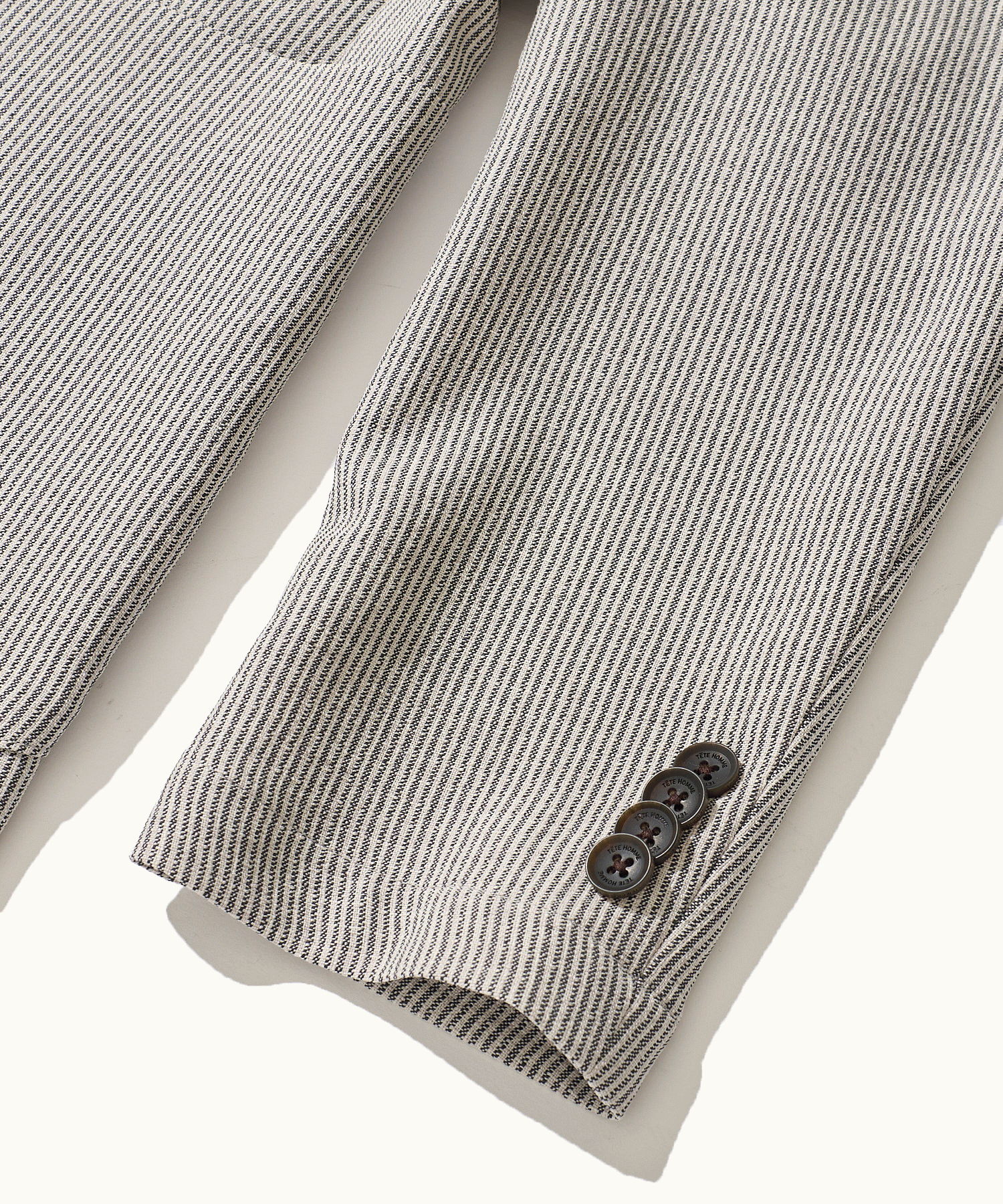 軽量 防シワ 通気性の良いリネンライクなブッチャージャケット