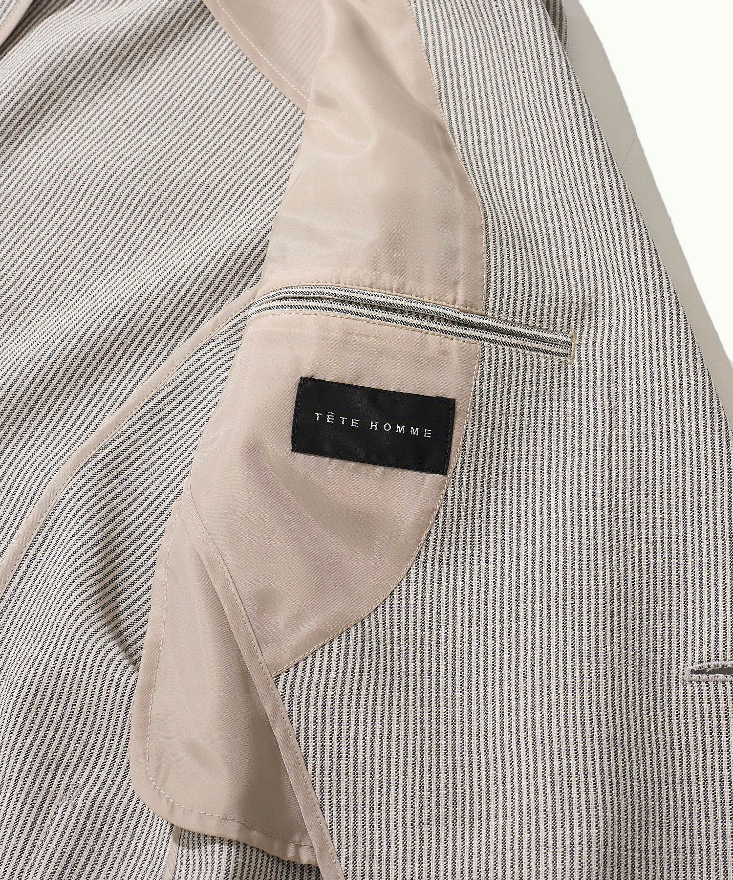 軽量 防シワ 通気性の良いリネンライクなブッチャージャケット