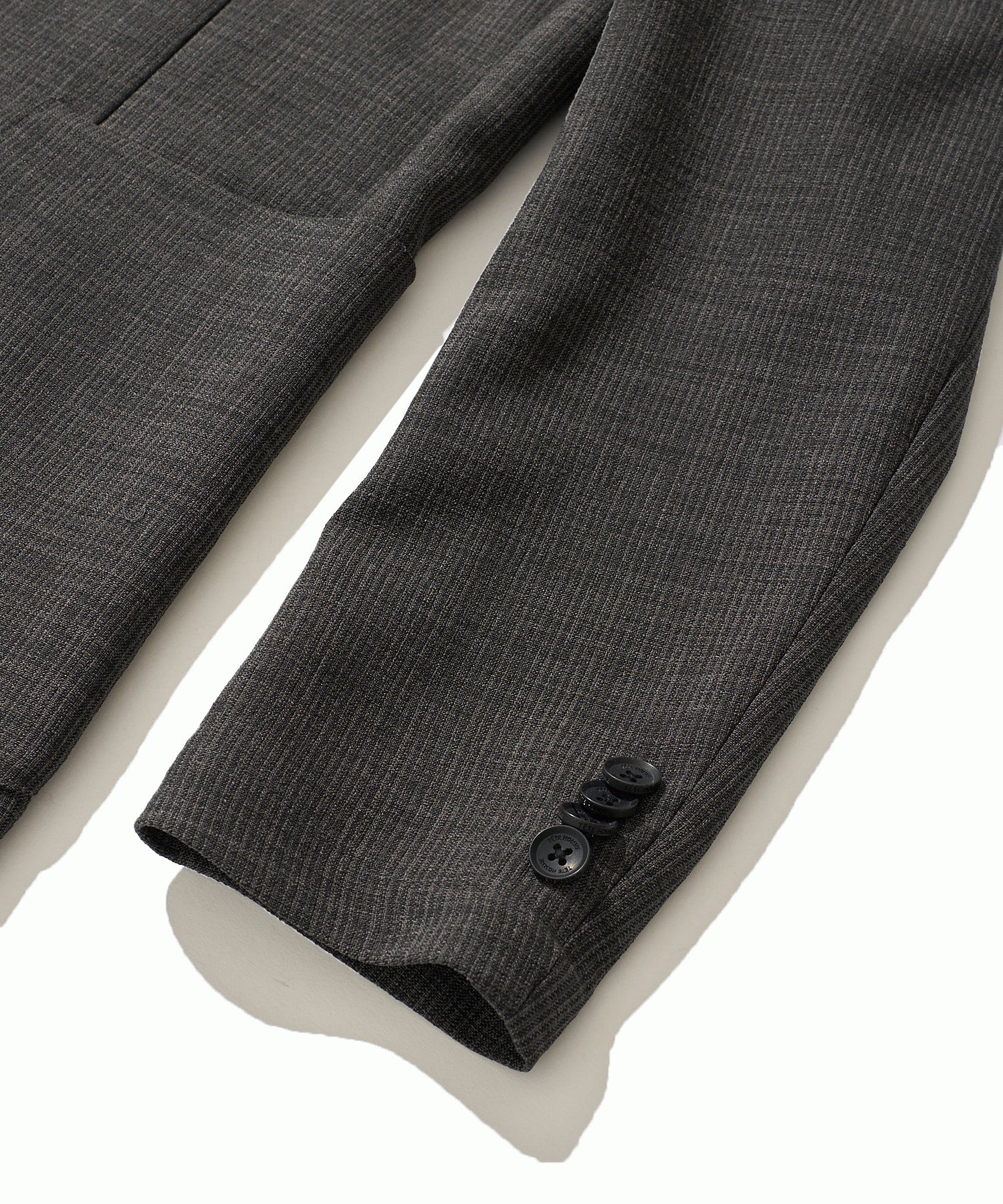 軽量 防シワ 通気性の良いリネンライクなブッチャージャケット