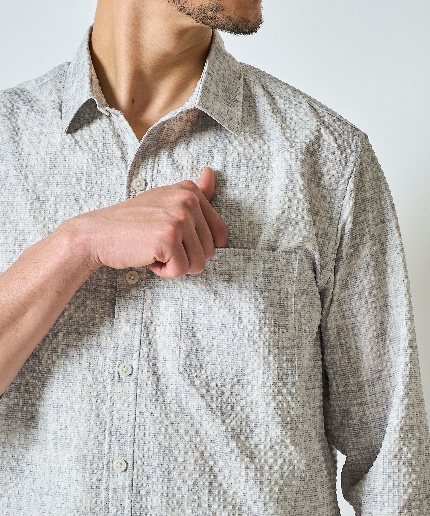 軽量速乾素材の幾何学柄プリントサッカー7分袖シャツ