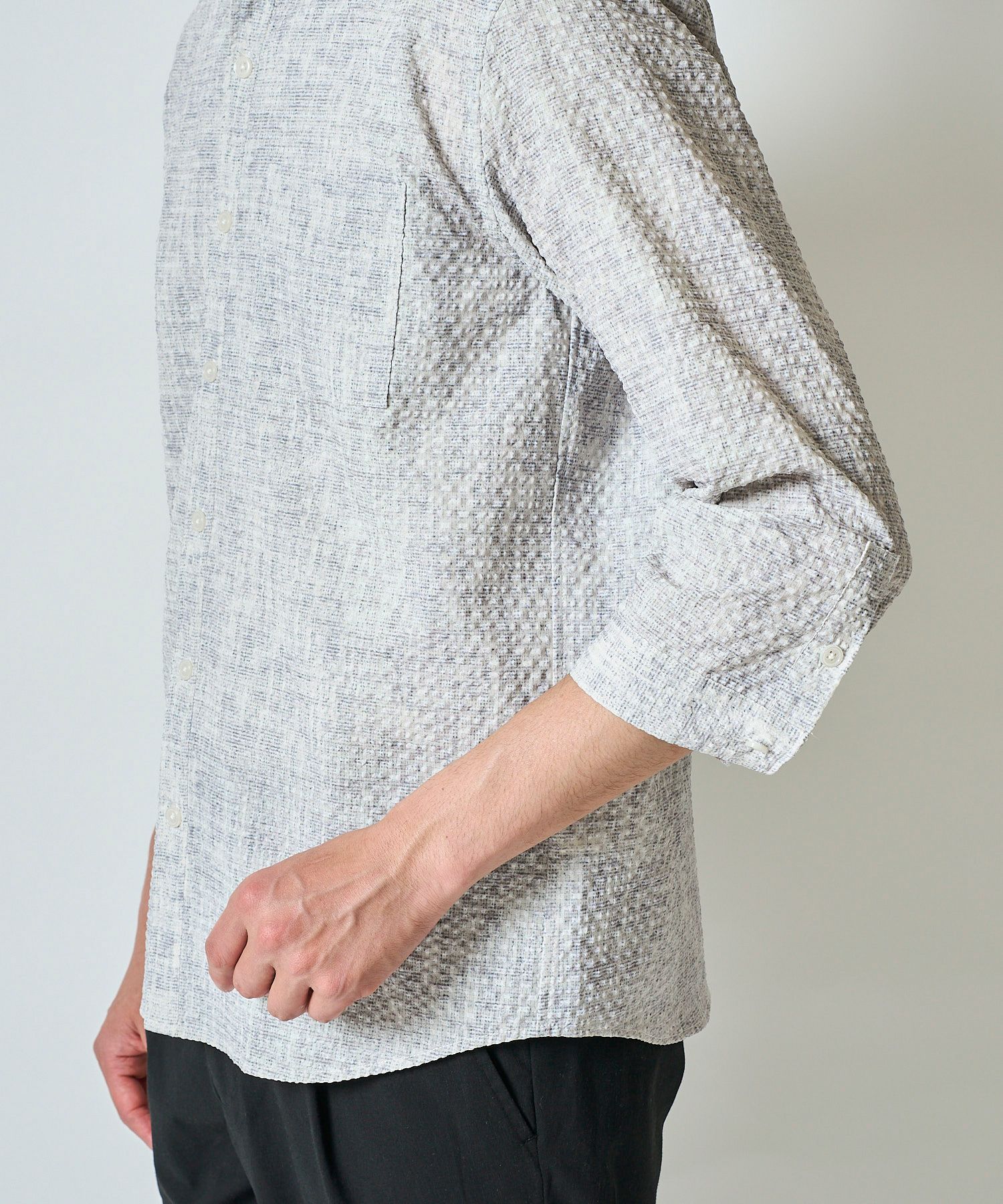 軽量速乾素材の幾何学柄プリントサッカー7分袖シャツ