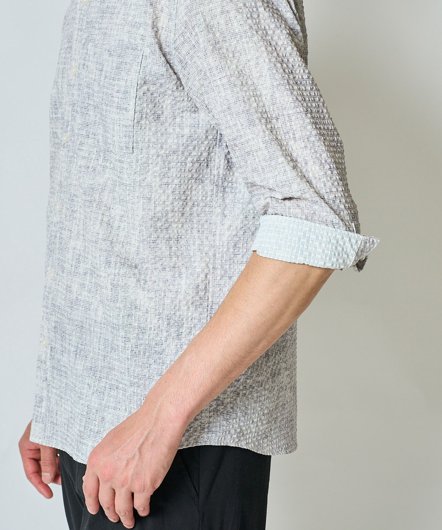 軽量速乾素材の幾何学柄プリントサッカー7分袖シャツ