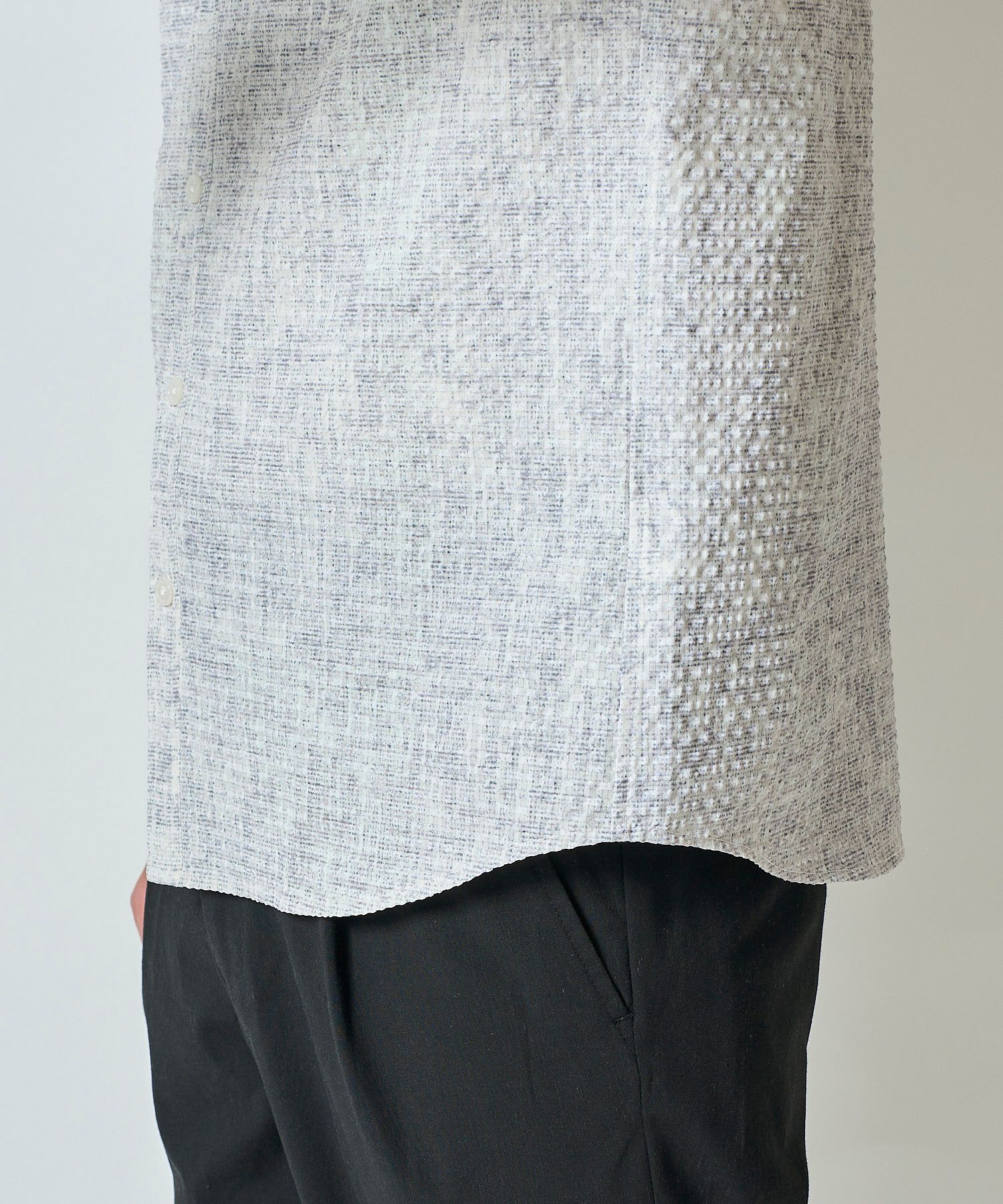 軽量速乾素材の幾何学柄プリントサッカー7分袖シャツ