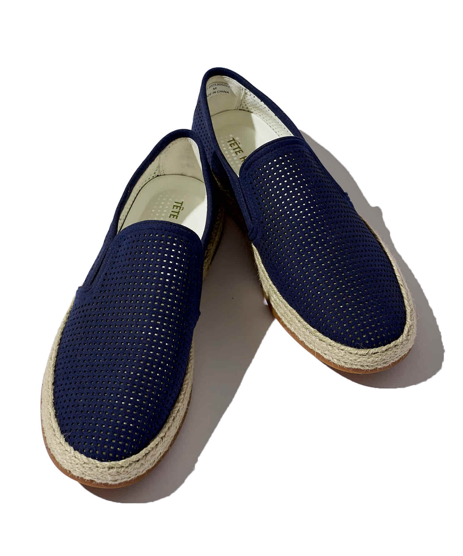 通気性抜群なパンチングシューズ