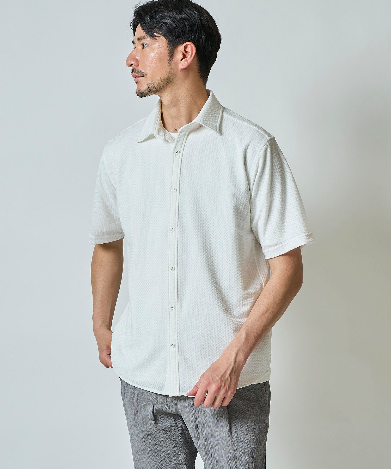 トロッとした風合いのハイパーストレッチ半袖シャツ