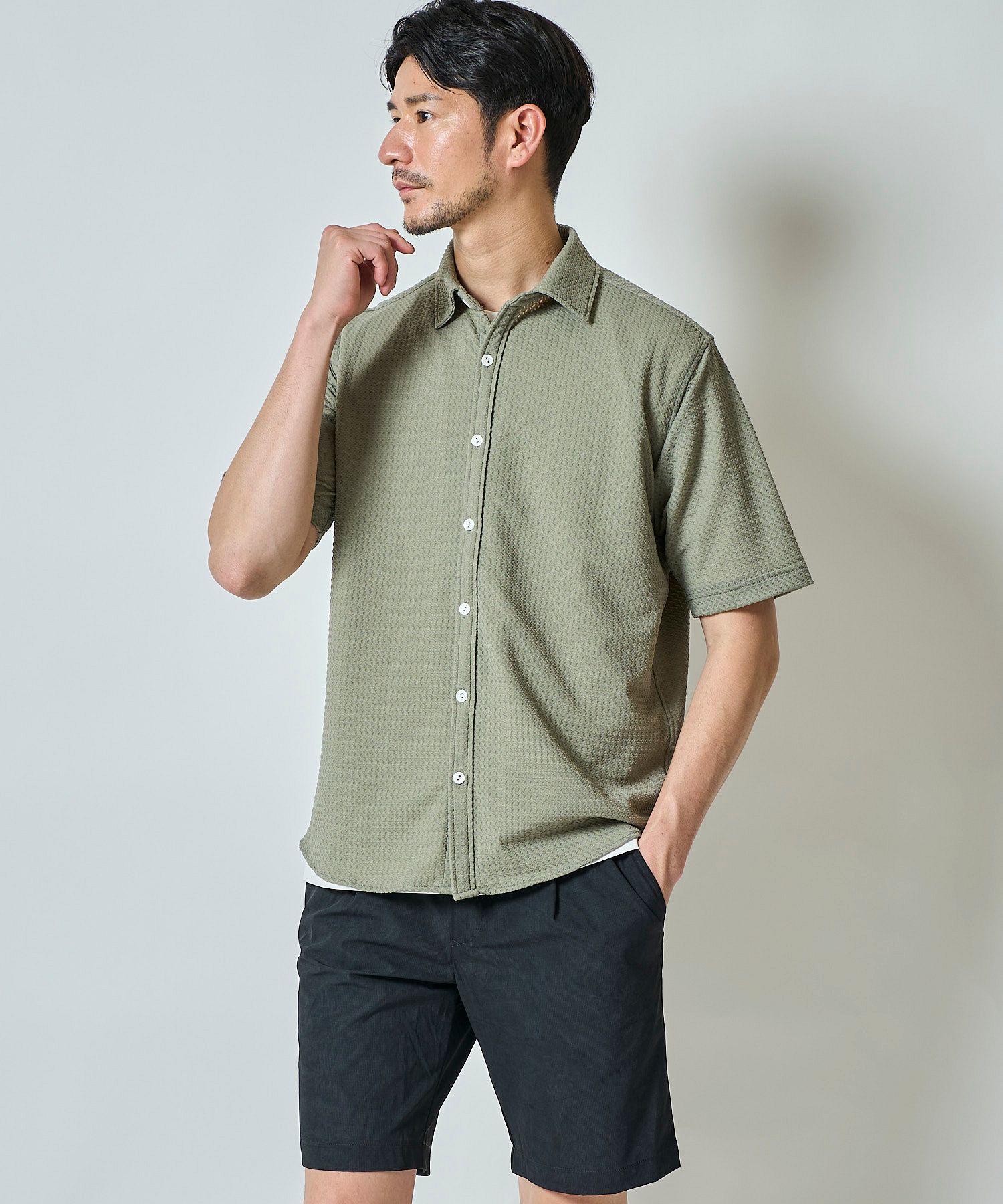 トロッとした風合いのハイパーストレッチ半袖シャツ