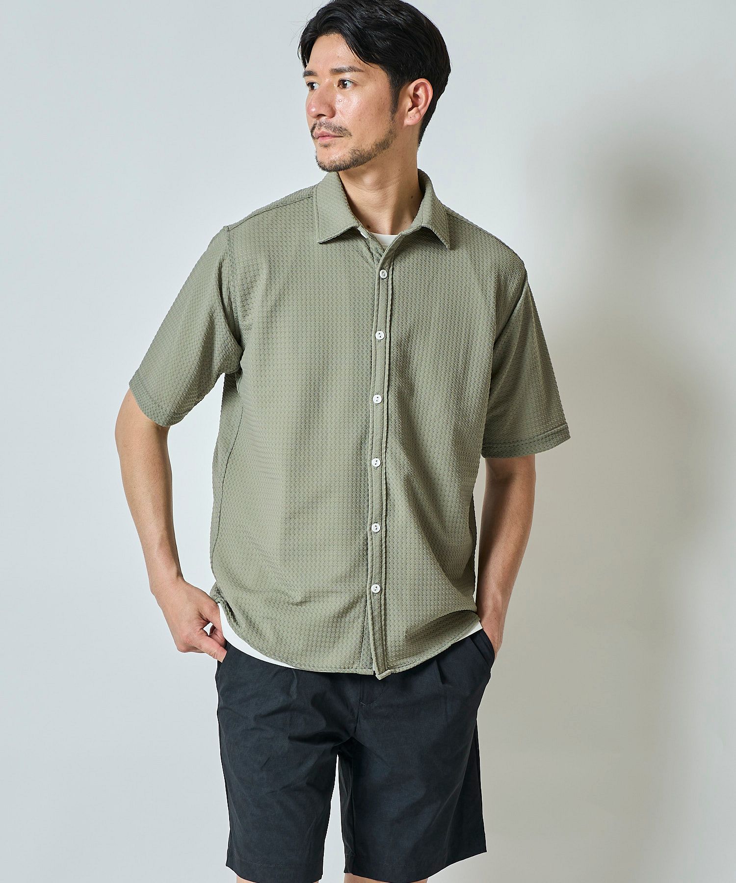 トロッとした風合いのハイパーストレッチ半袖シャツ