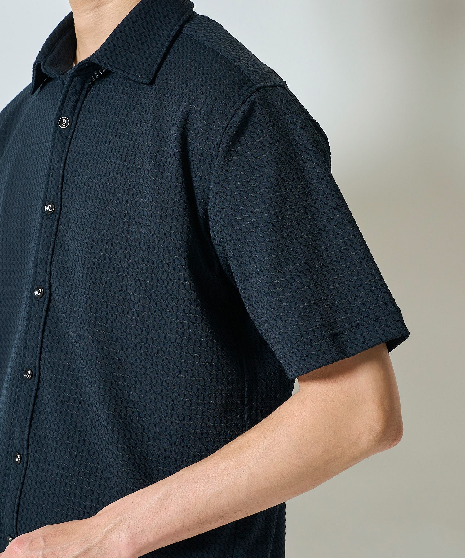 トロッとした風合いのハイパーストレッチ半袖シャツ