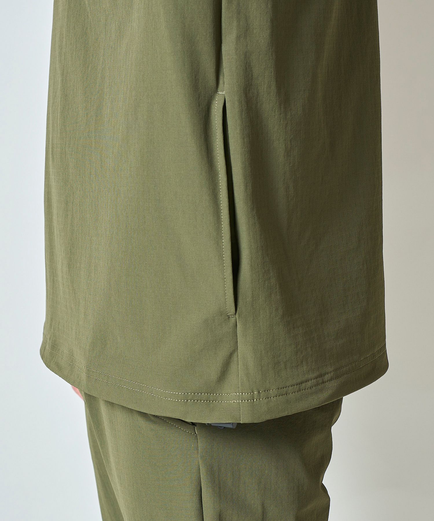 ナイロンストレッチ切替えクルーネックTシャツ