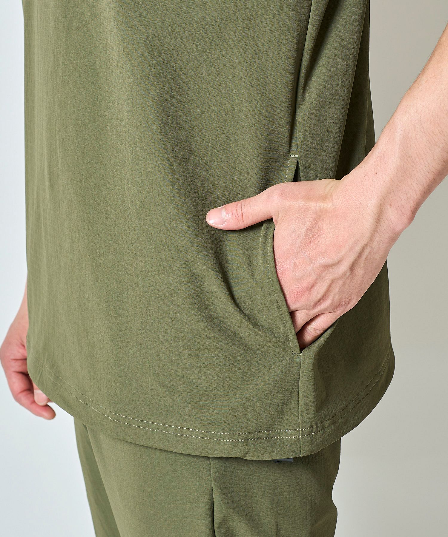 ナイロンストレッチ切替えクルーネックTシャツ