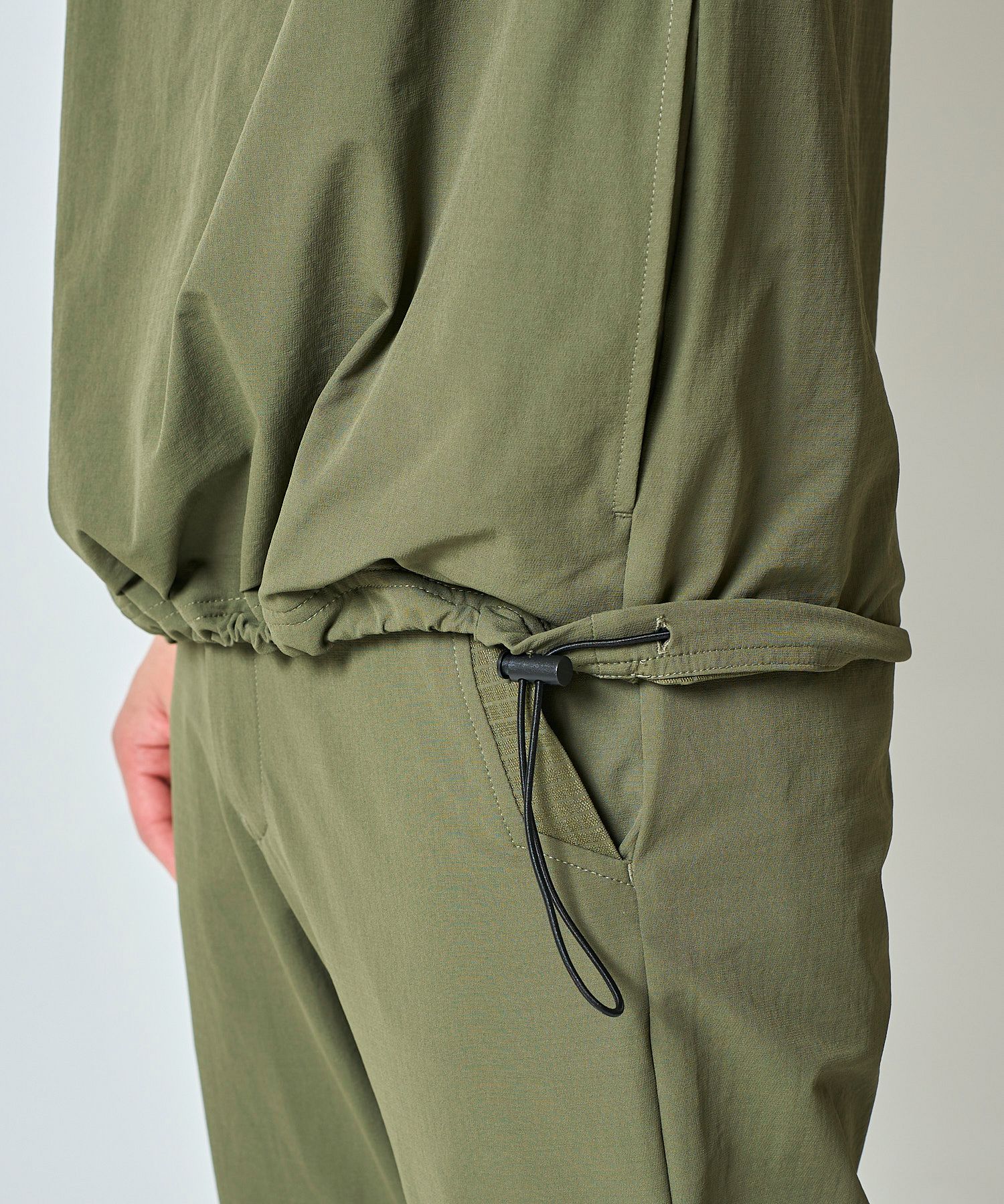 ナイロンストレッチ切替えクルーネックTシャツ