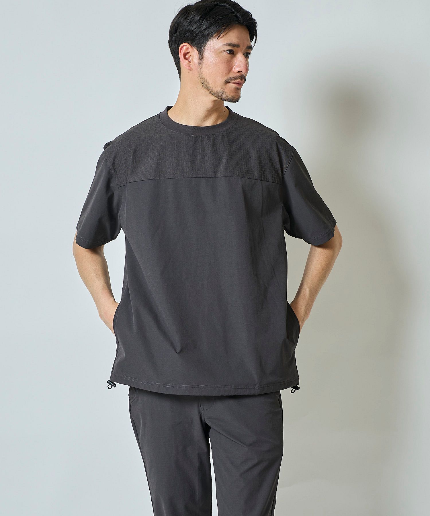 チャコールグレー