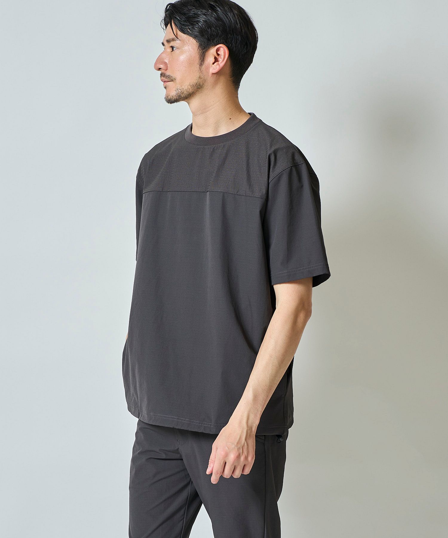 ナイロンストレッチ切替えクルーネックTシャツ