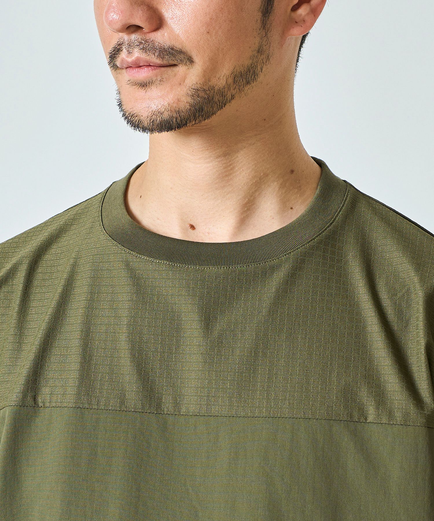 ナイロンストレッチ切替えクルーネックTシャツ