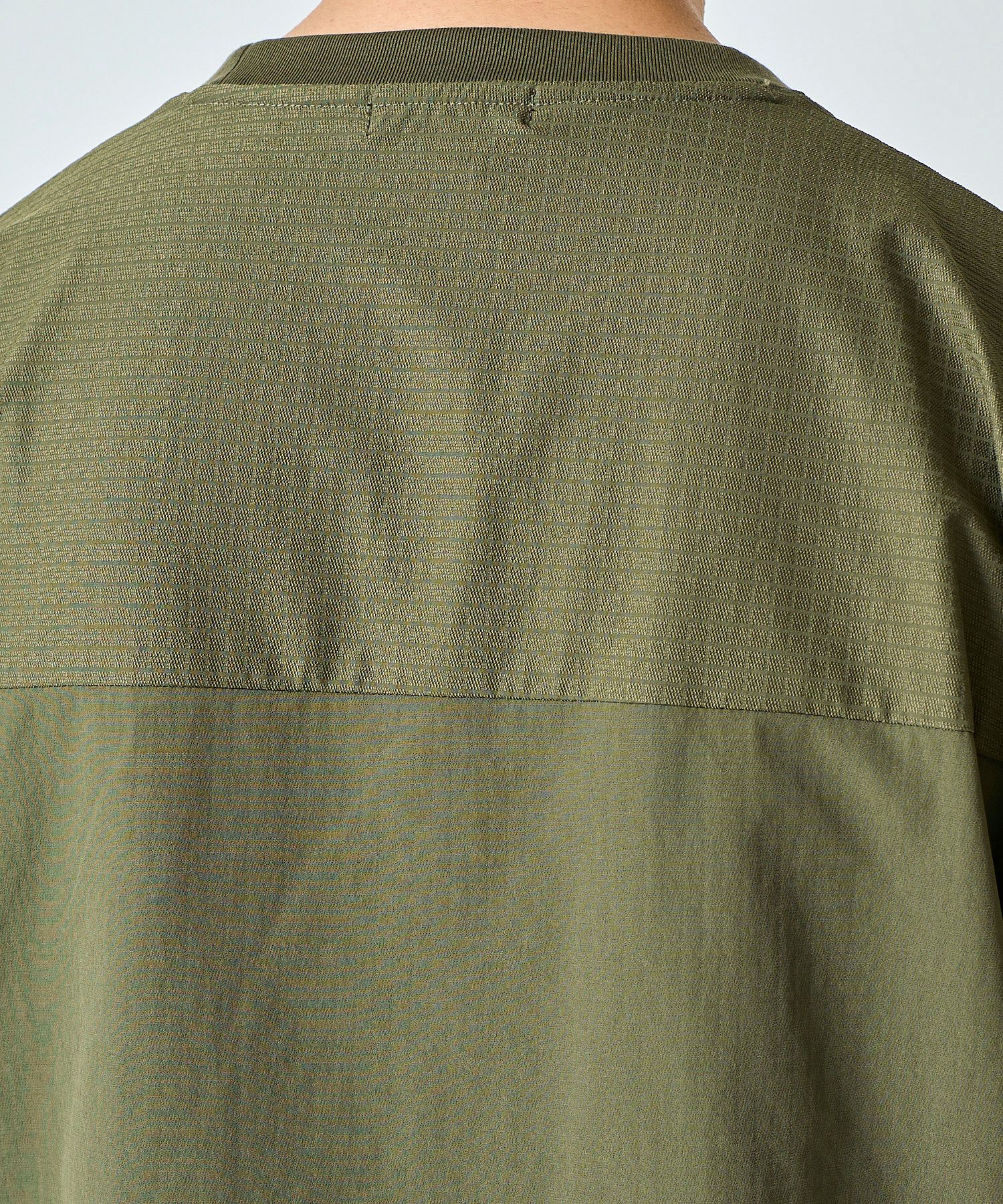 ナイロンストレッチ切替えクルーネックTシャツ