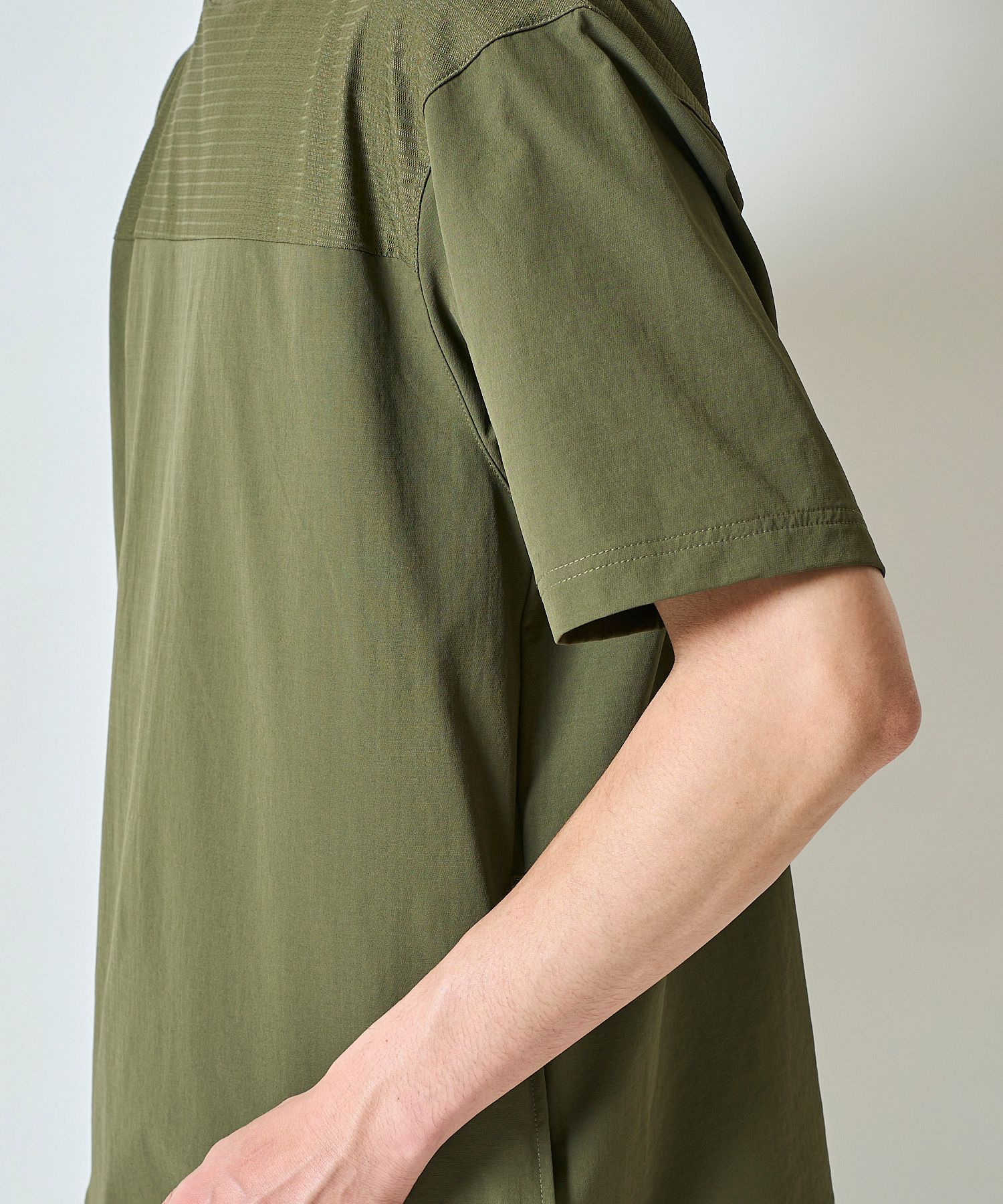 ナイロンストレッチ切替えクルーネックTシャツ