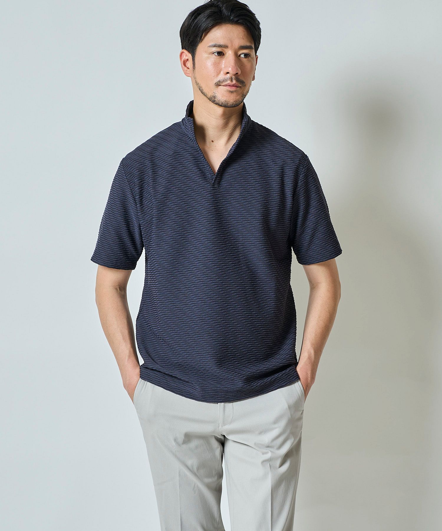 チャコールグレー