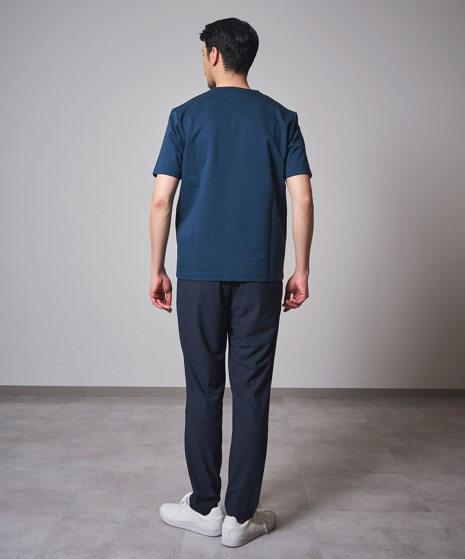 上品な艶と着心地の良さ モクロディクルーネックTシャツ