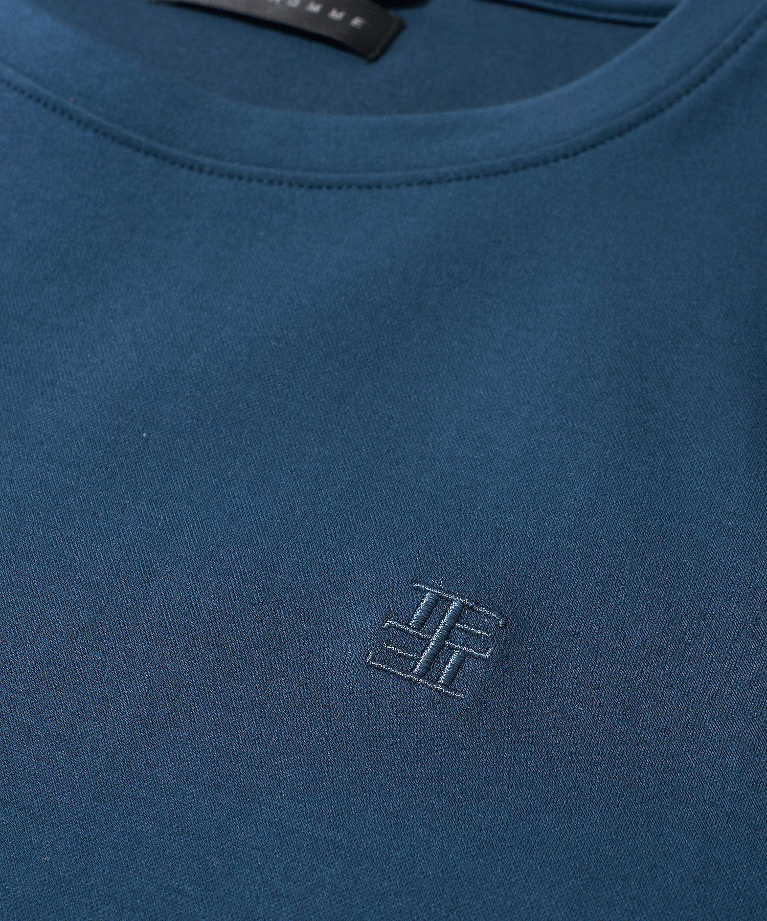 上品な艶と着心地の良さ モクロディクルーネックTシャツ