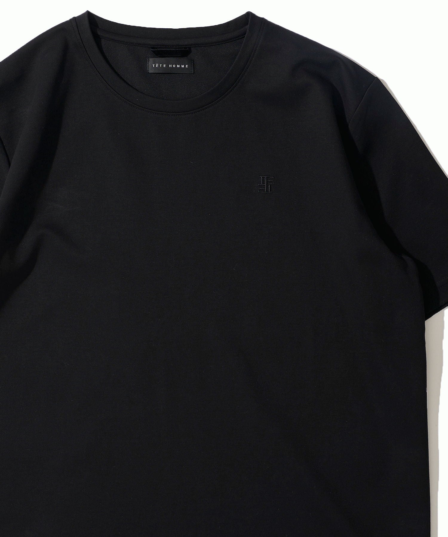 上品な艶と着心地の良さ モクロディクルーネックTシャツ