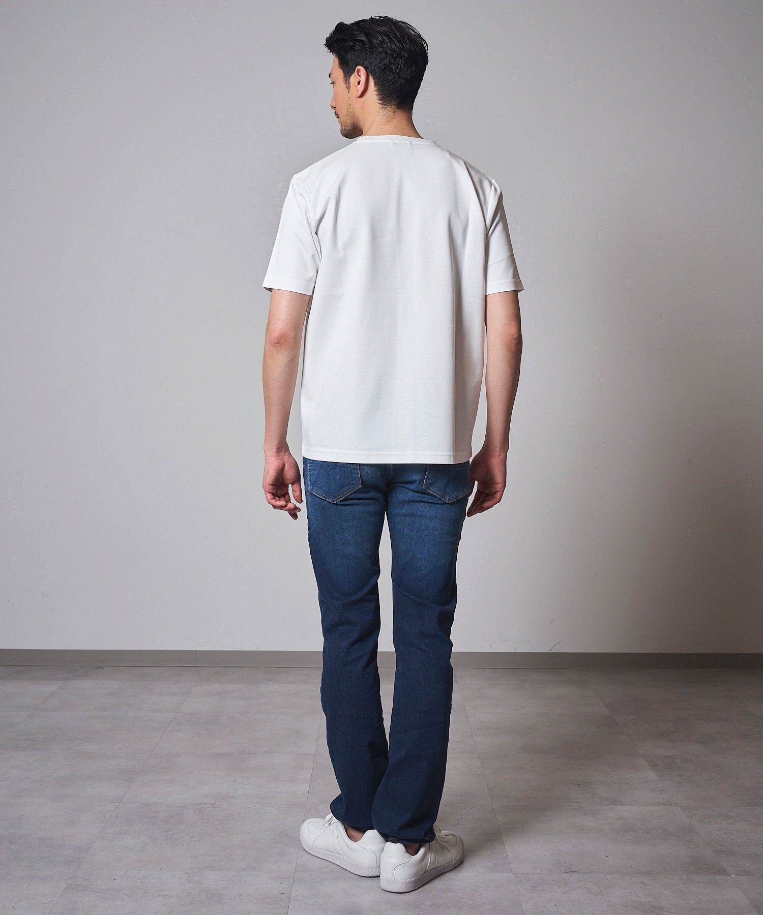 上品な艶と着心地の良さ モクロディクルーネックTシャツ