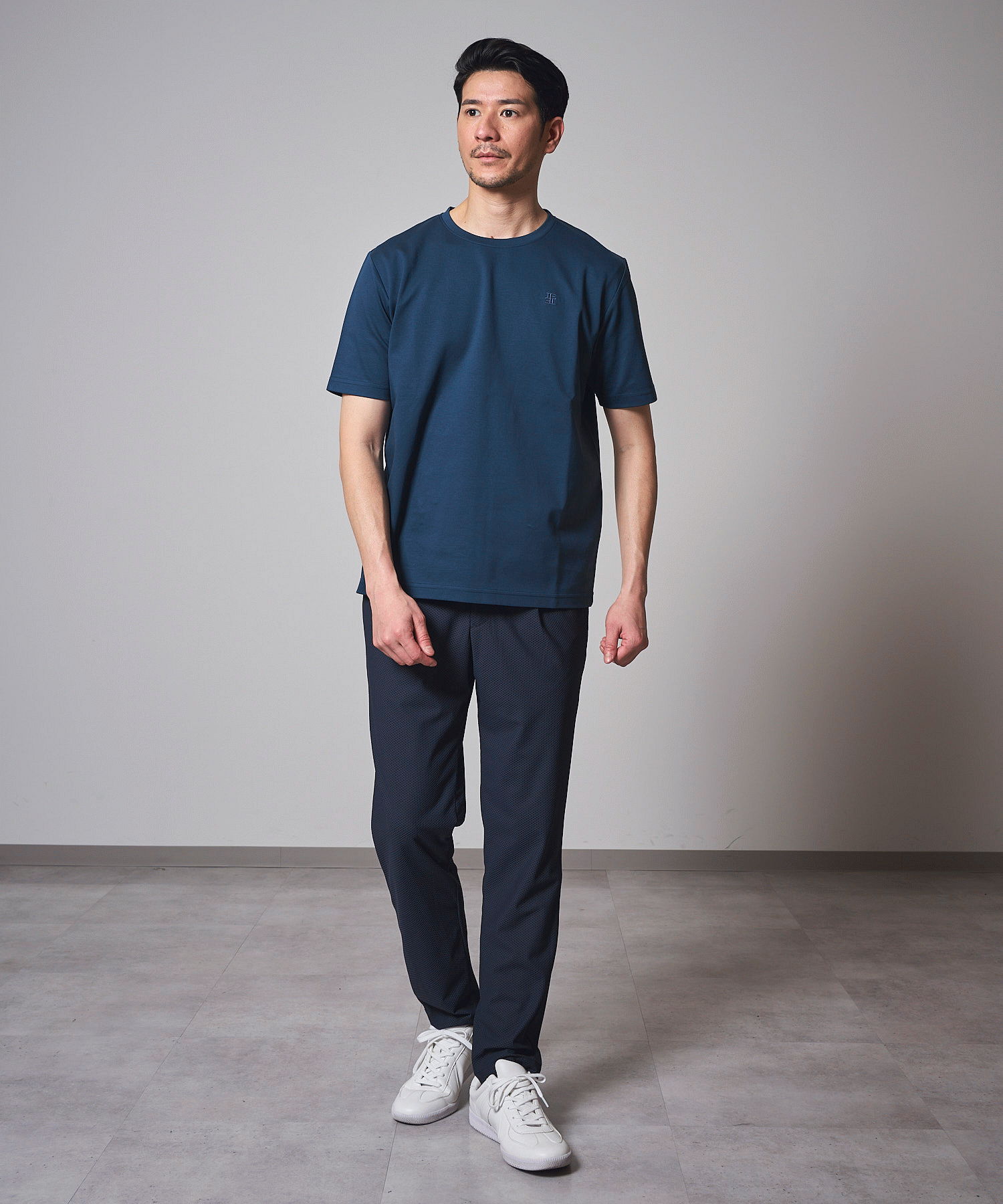上品な艶と着心地の良さ モクロディクルーネックTシャツ