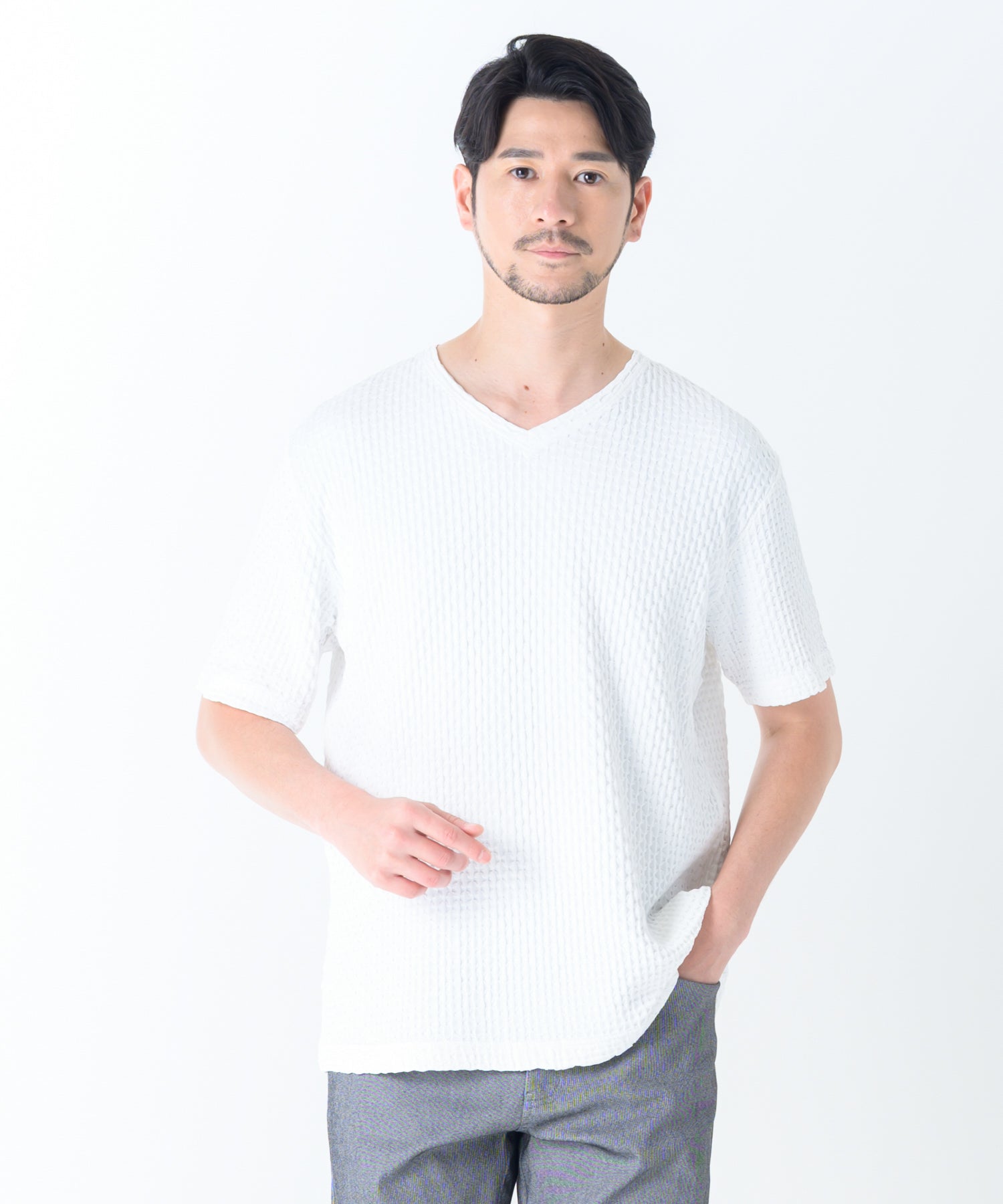 バタフライブリスターVネックTシャツ