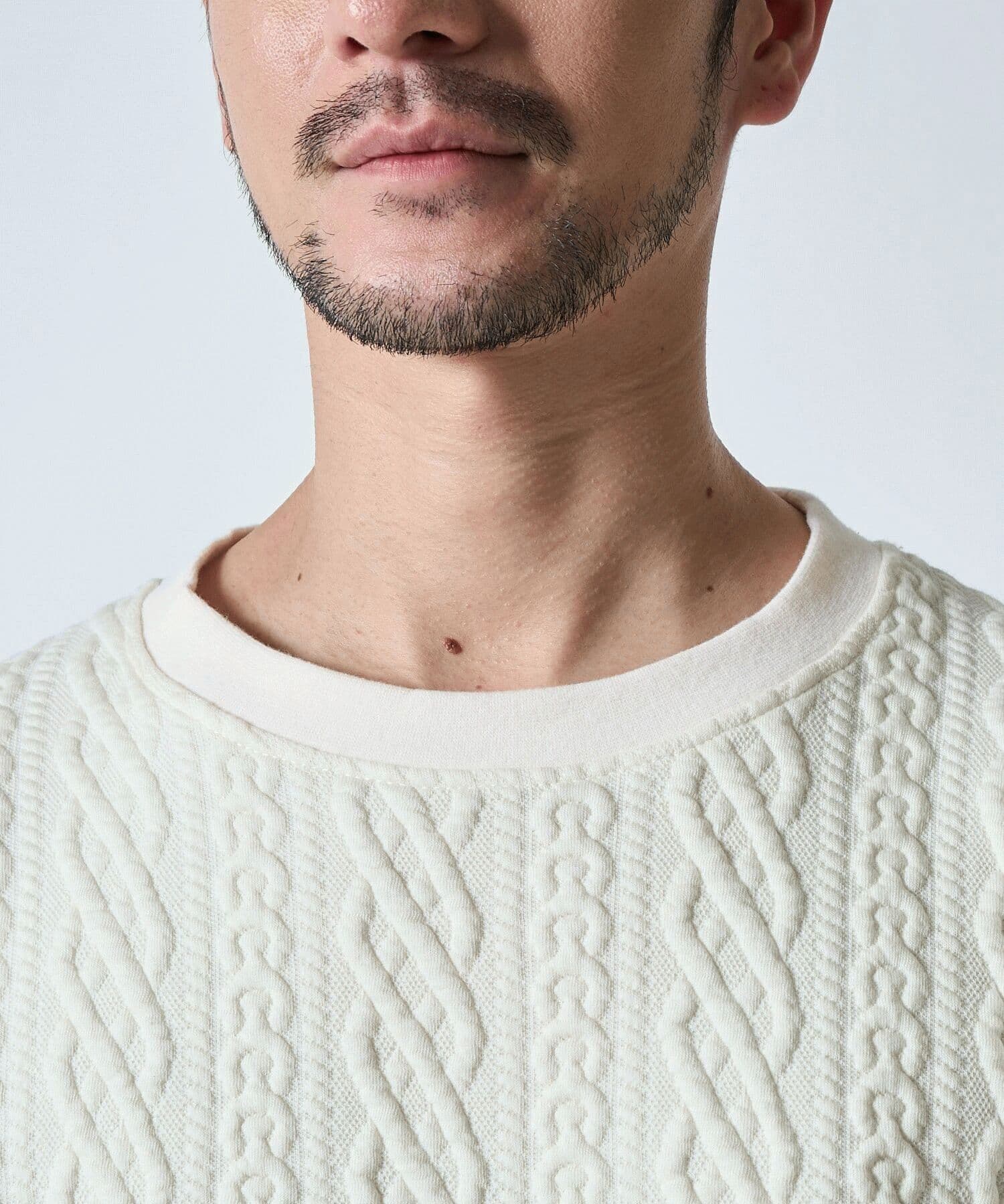 ケーブル編みキルティングプルオーバー