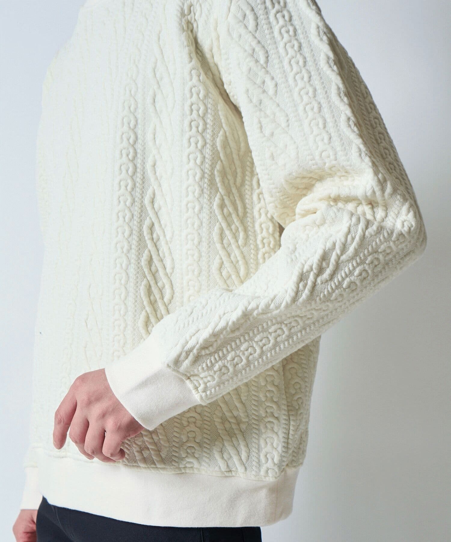 ケーブル編みキルティングプルオーバー