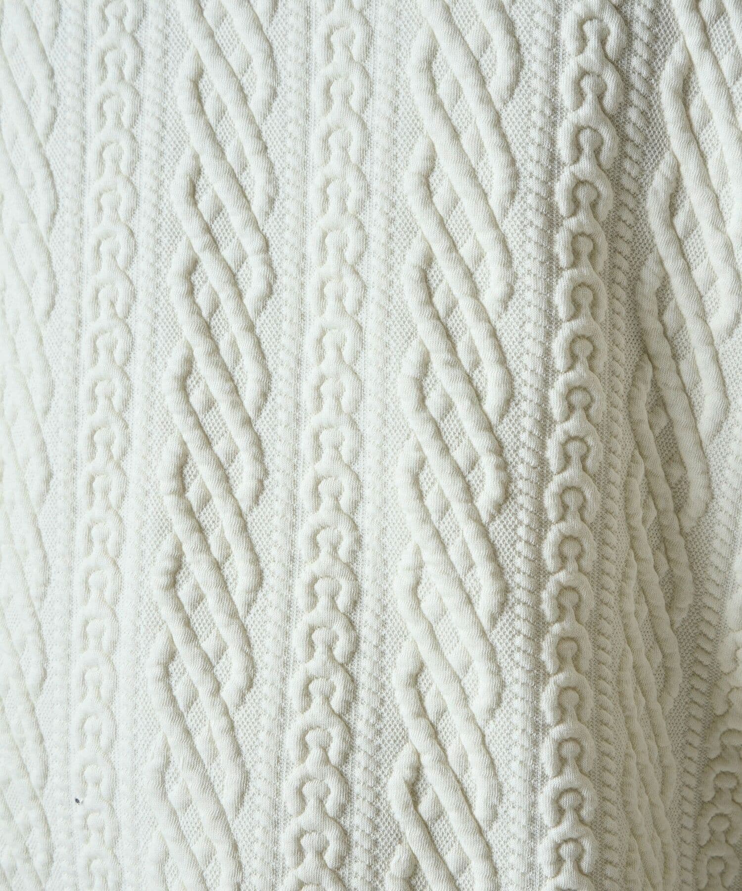 ケーブル編みキルティングプルオーバー