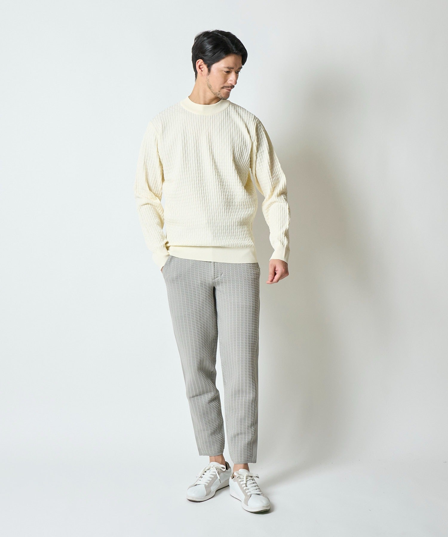 オフホワイト model:177cm 着用サイズ:M