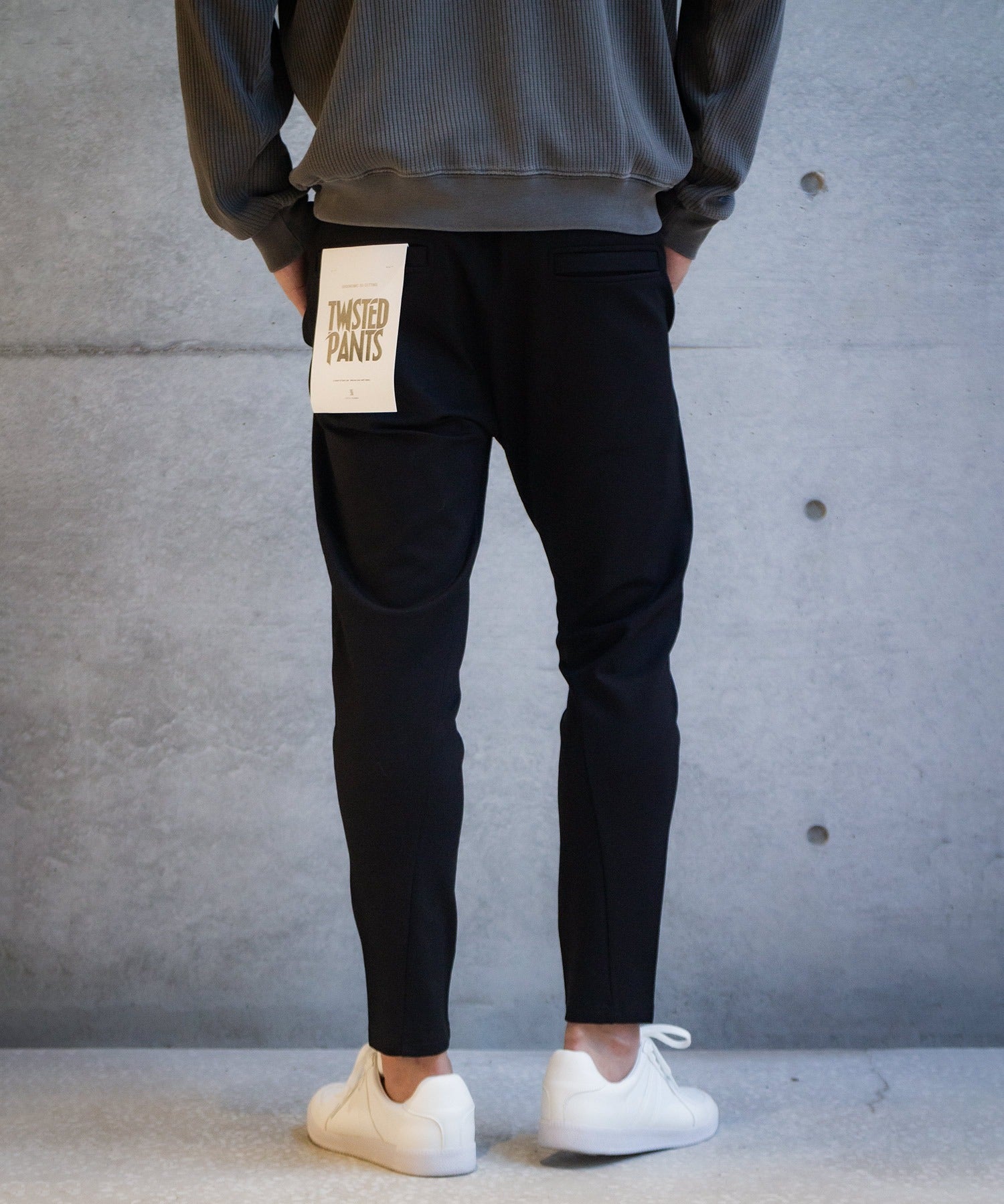 ストレッチポンチツイストテーパードパンツ