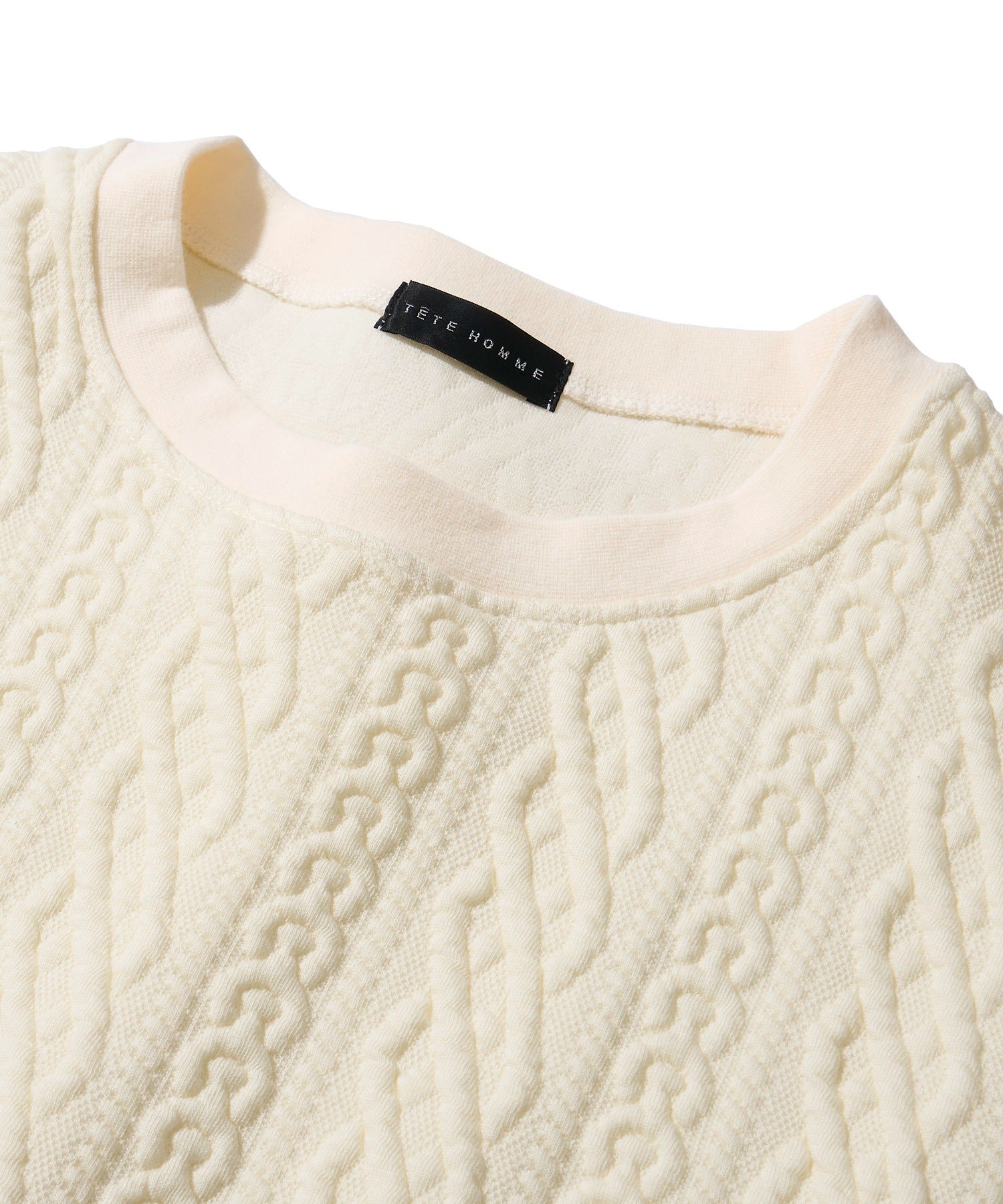 ケーブル編みキルティングプルオーバー