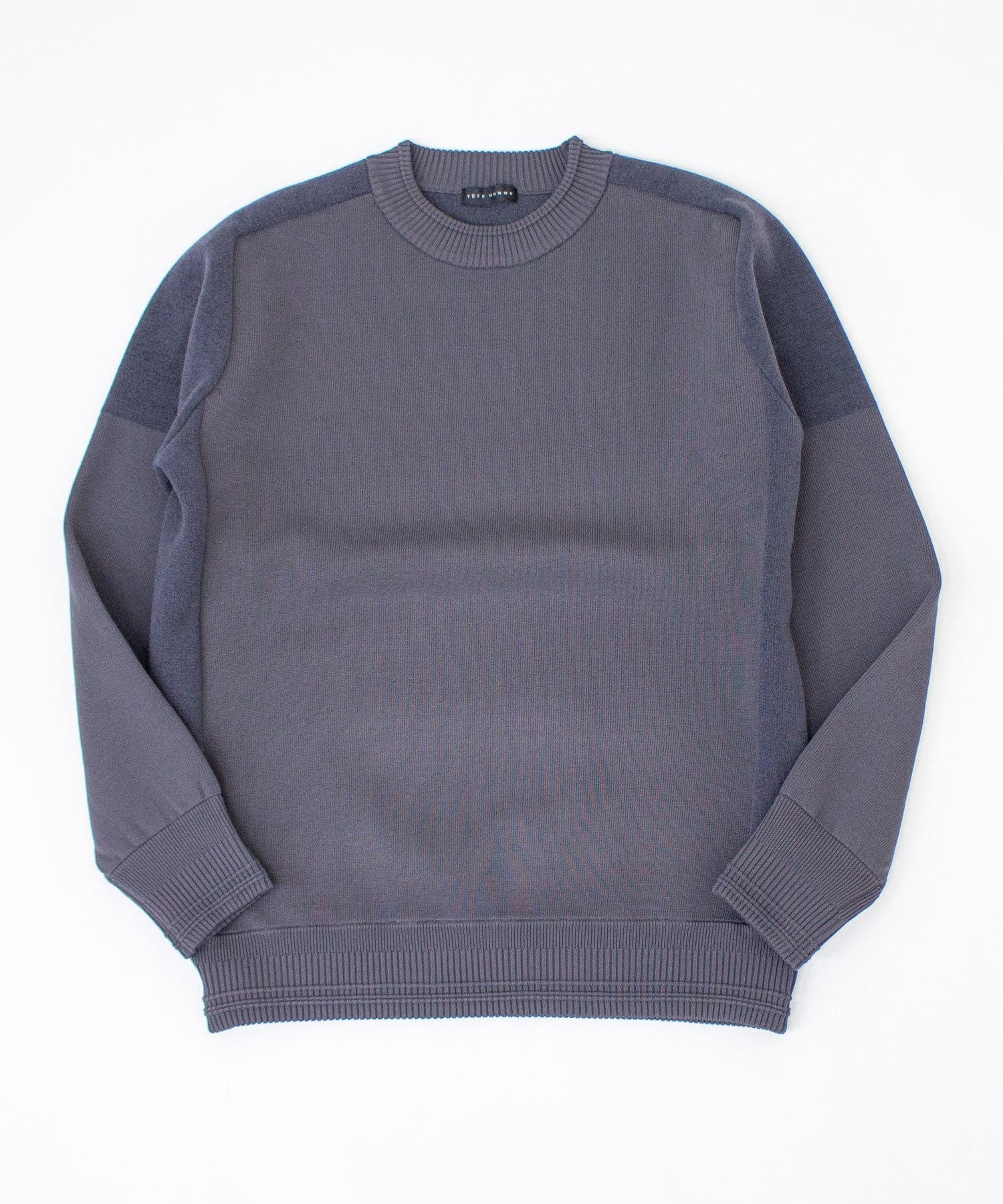 チャコールグレー