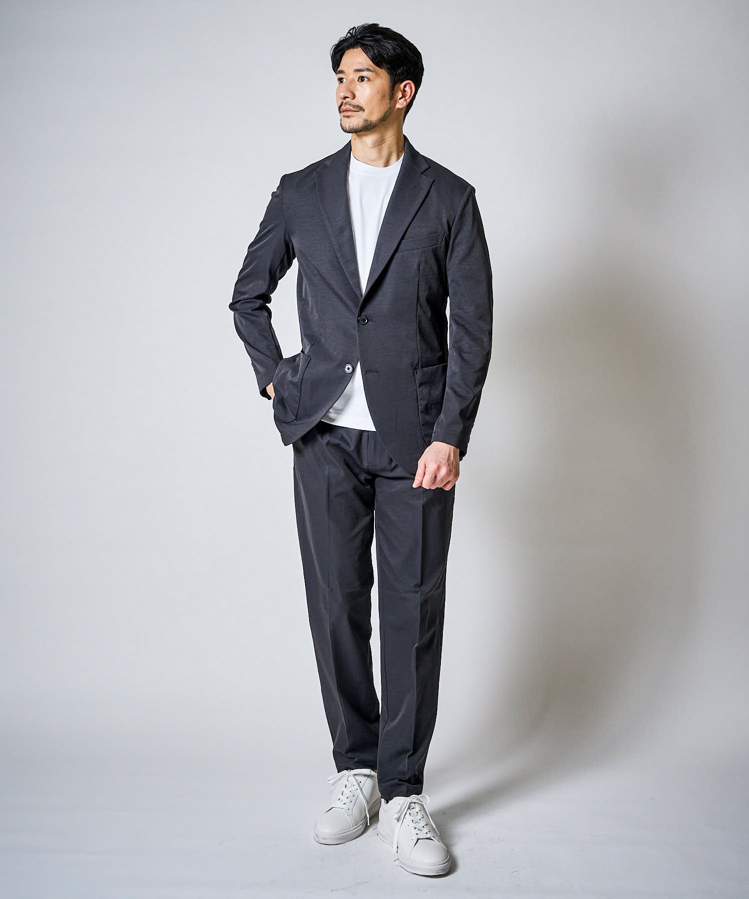 チャコールグレー　model：177cm　着用サイズ：L