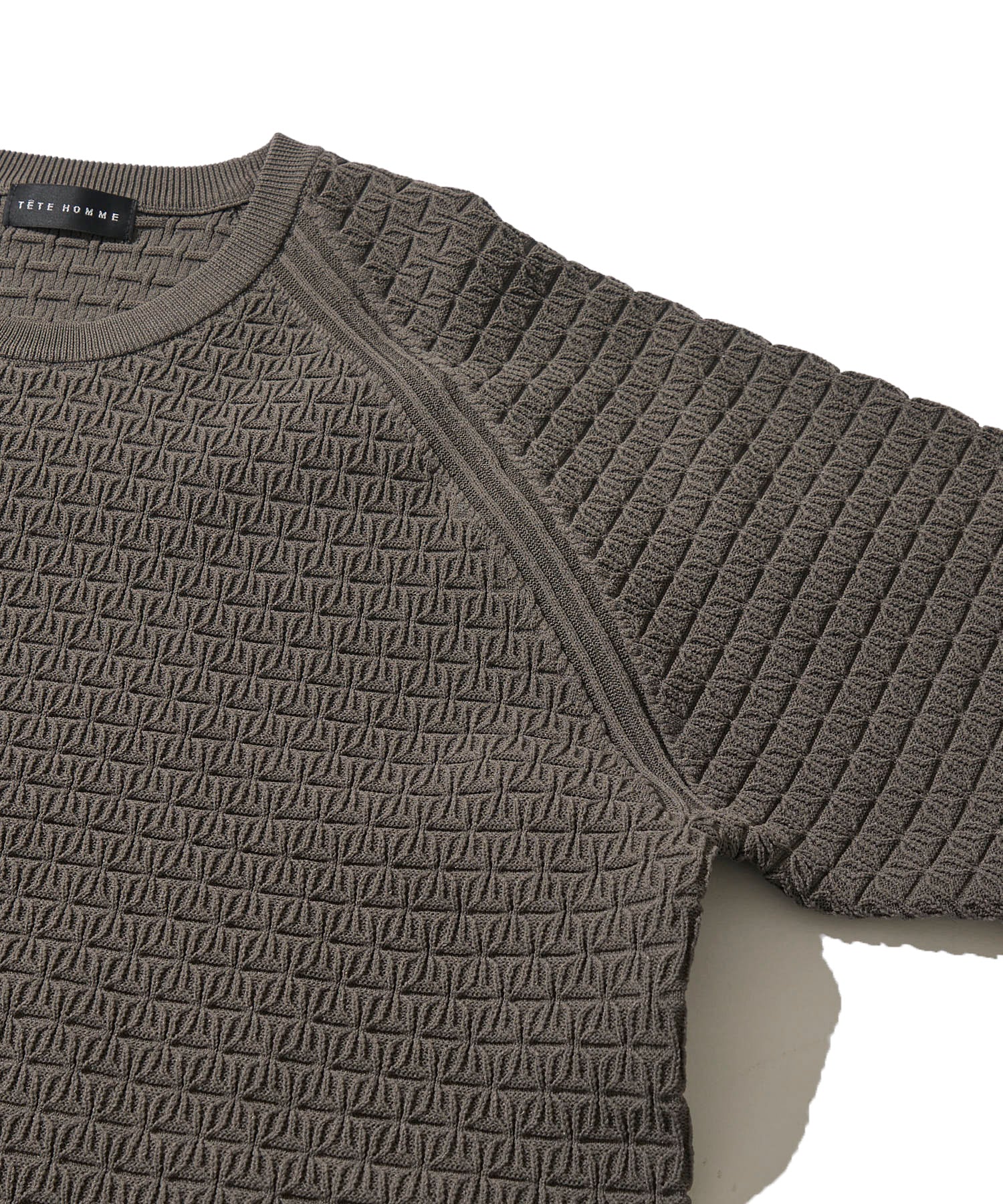 バタフライ柄半袖ニット