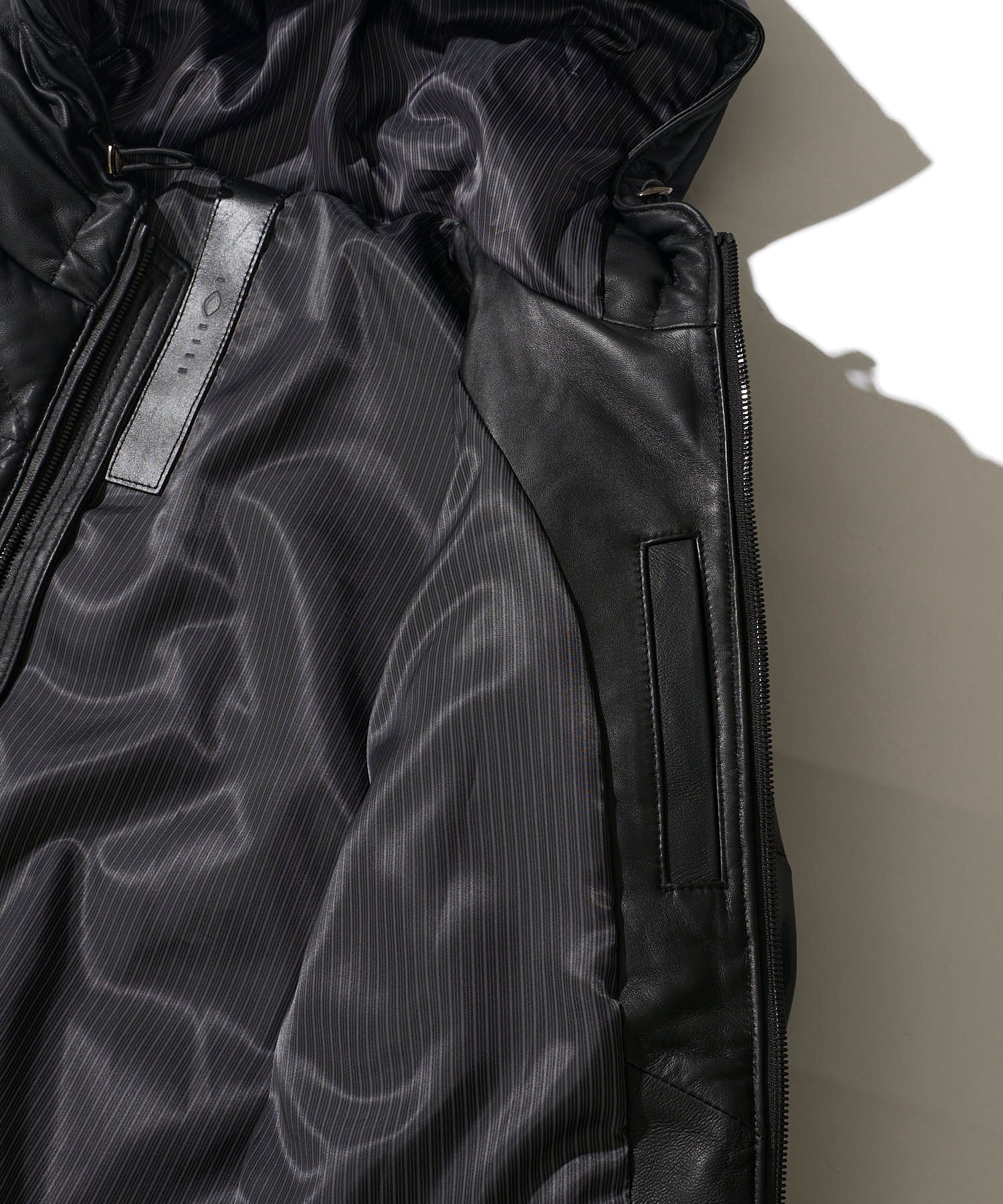 フードレザーダウンブルゾン